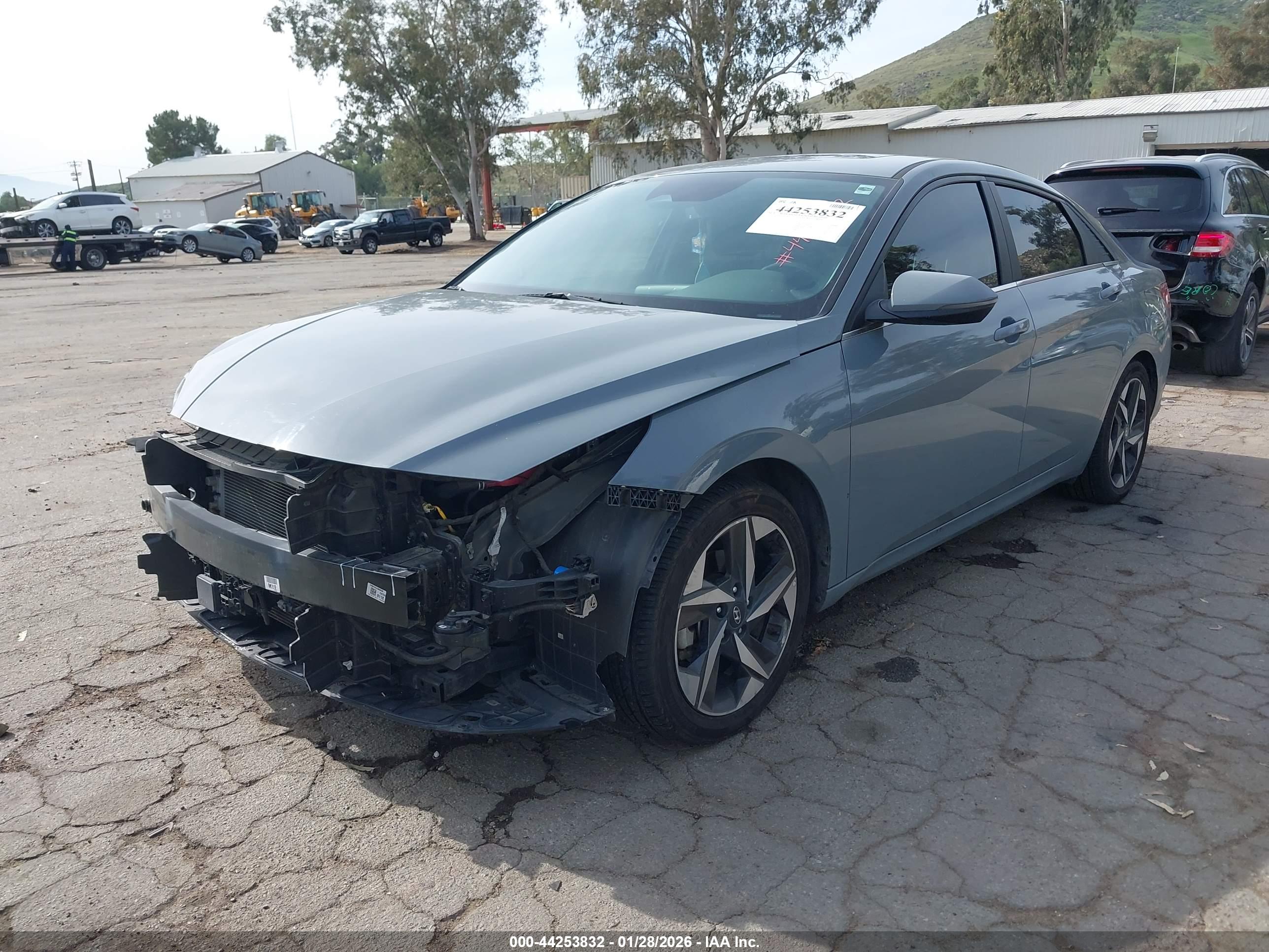 HYUNDAI ELANTRA image 2