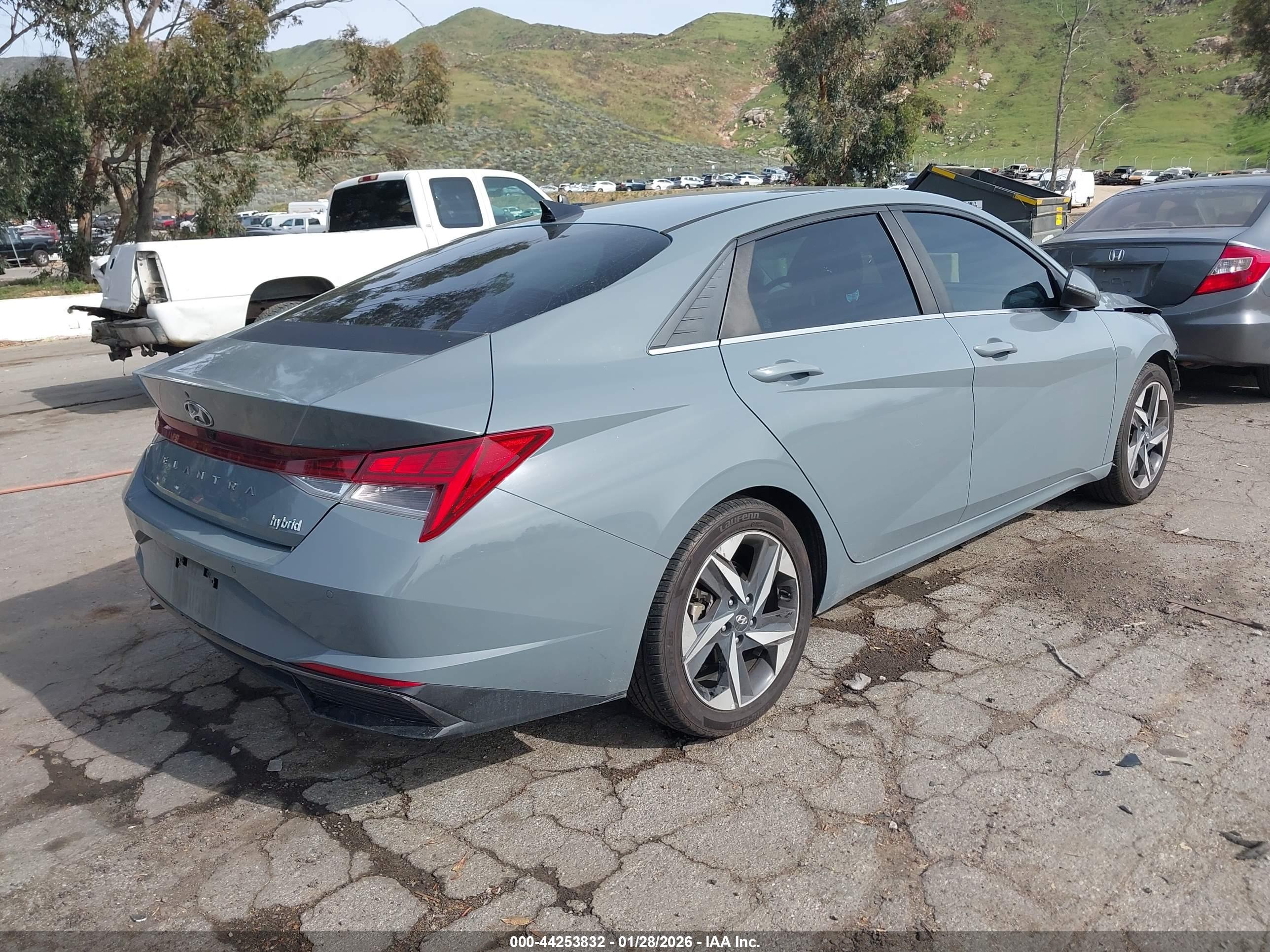 HYUNDAI ELANTRA image 4