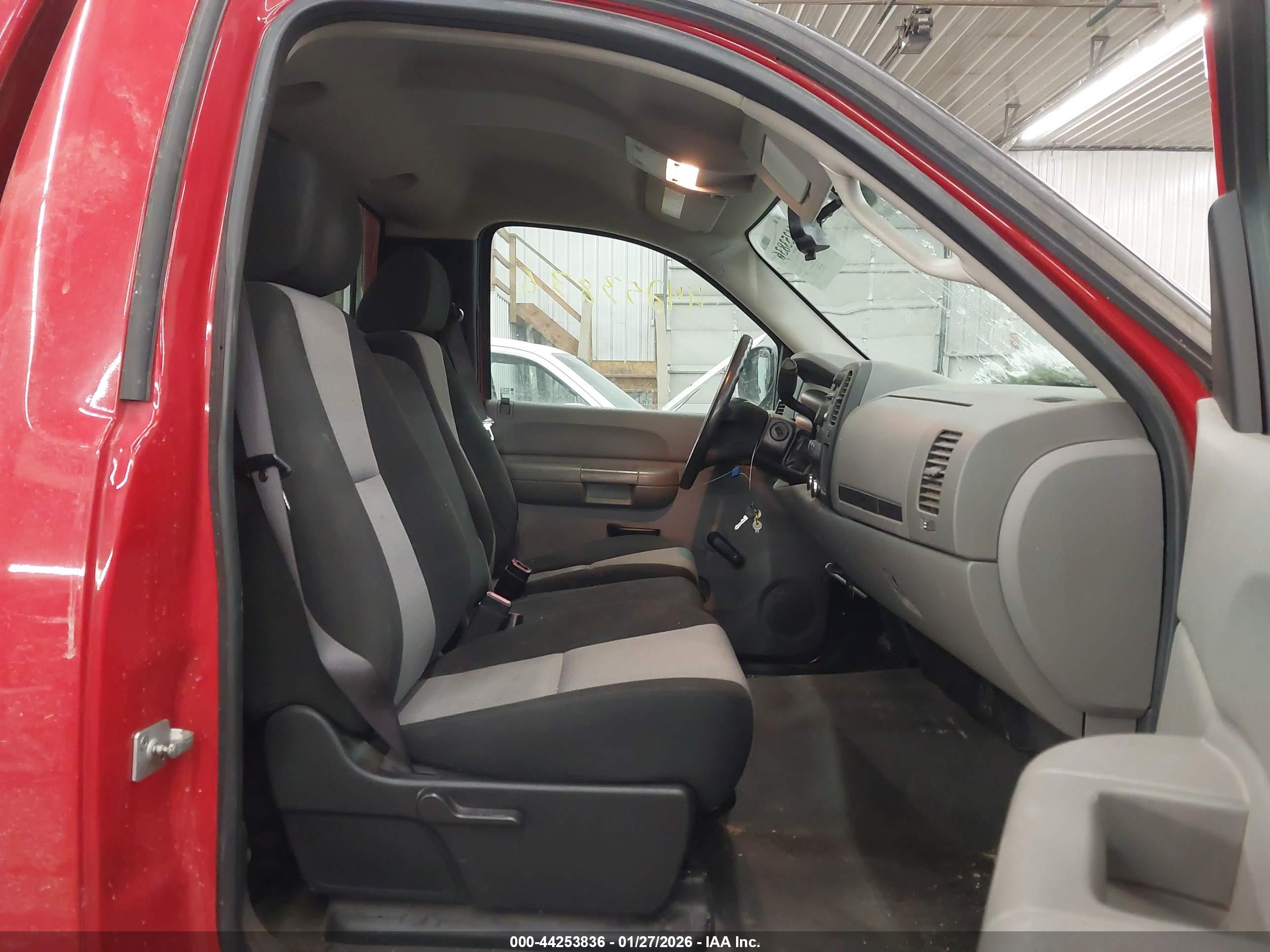 CHEVROLET SILVERADO image 5