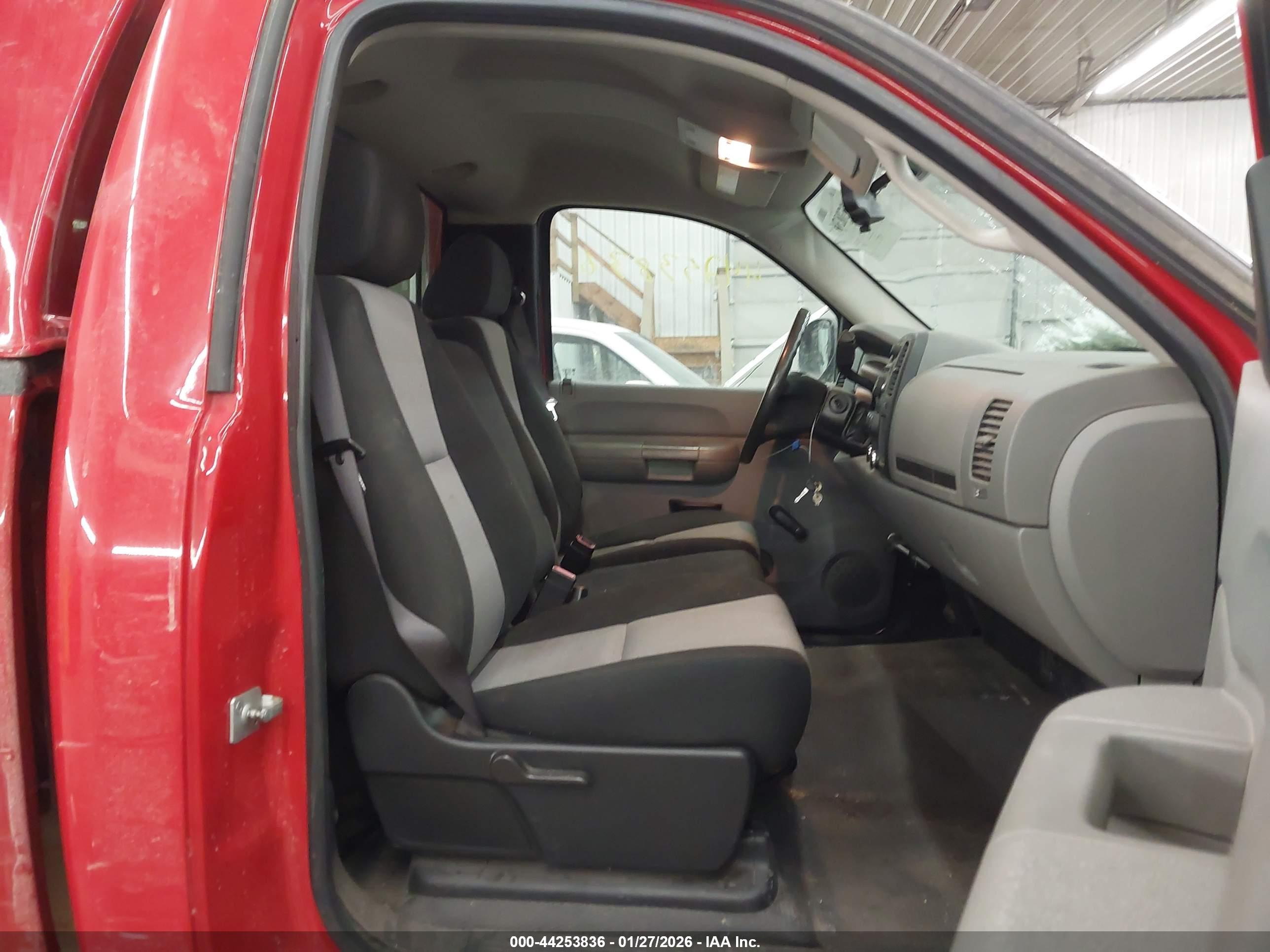 CHEVROLET SILVERADO image 8