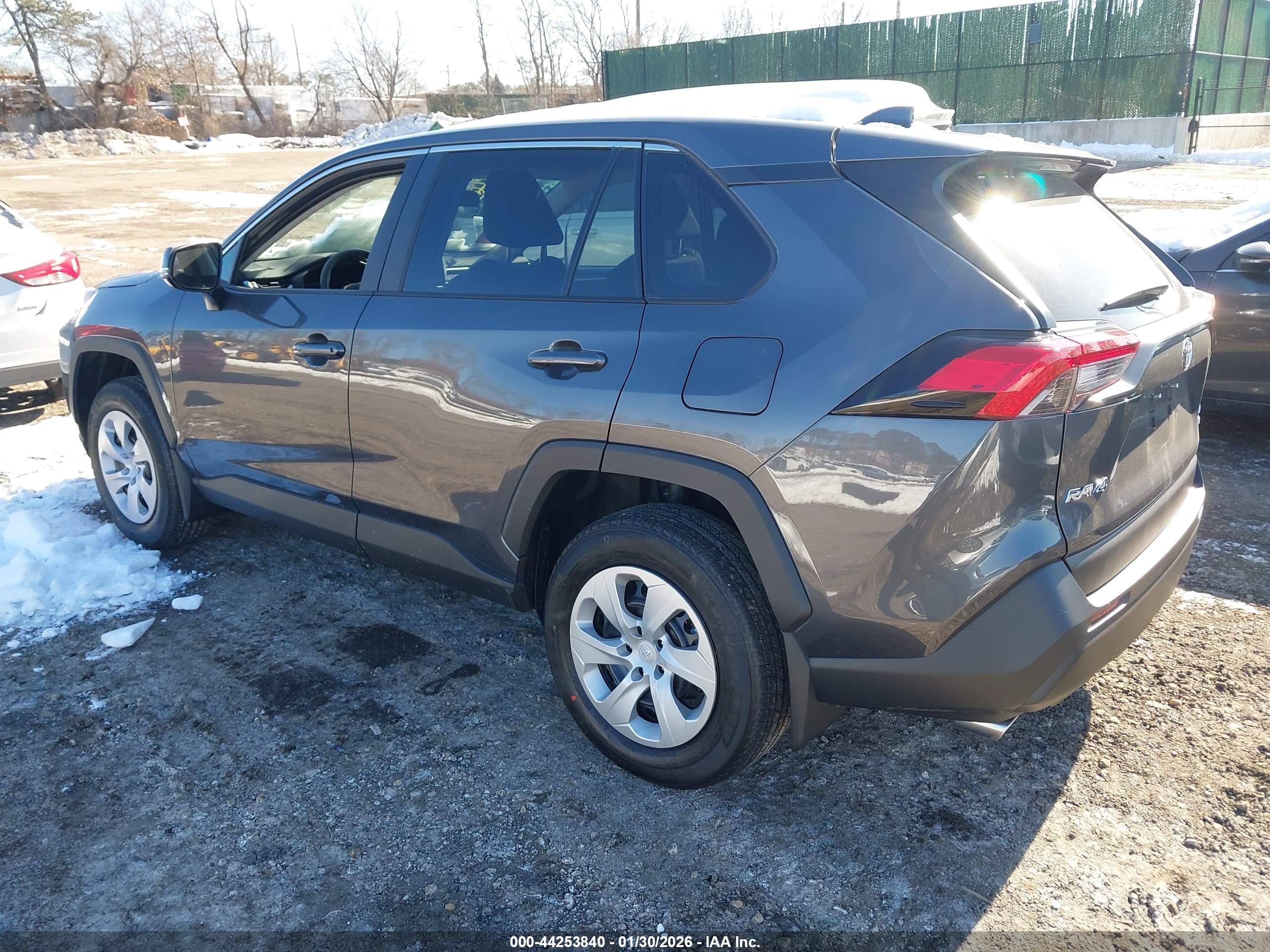 TOYOTA RAV4 image 3