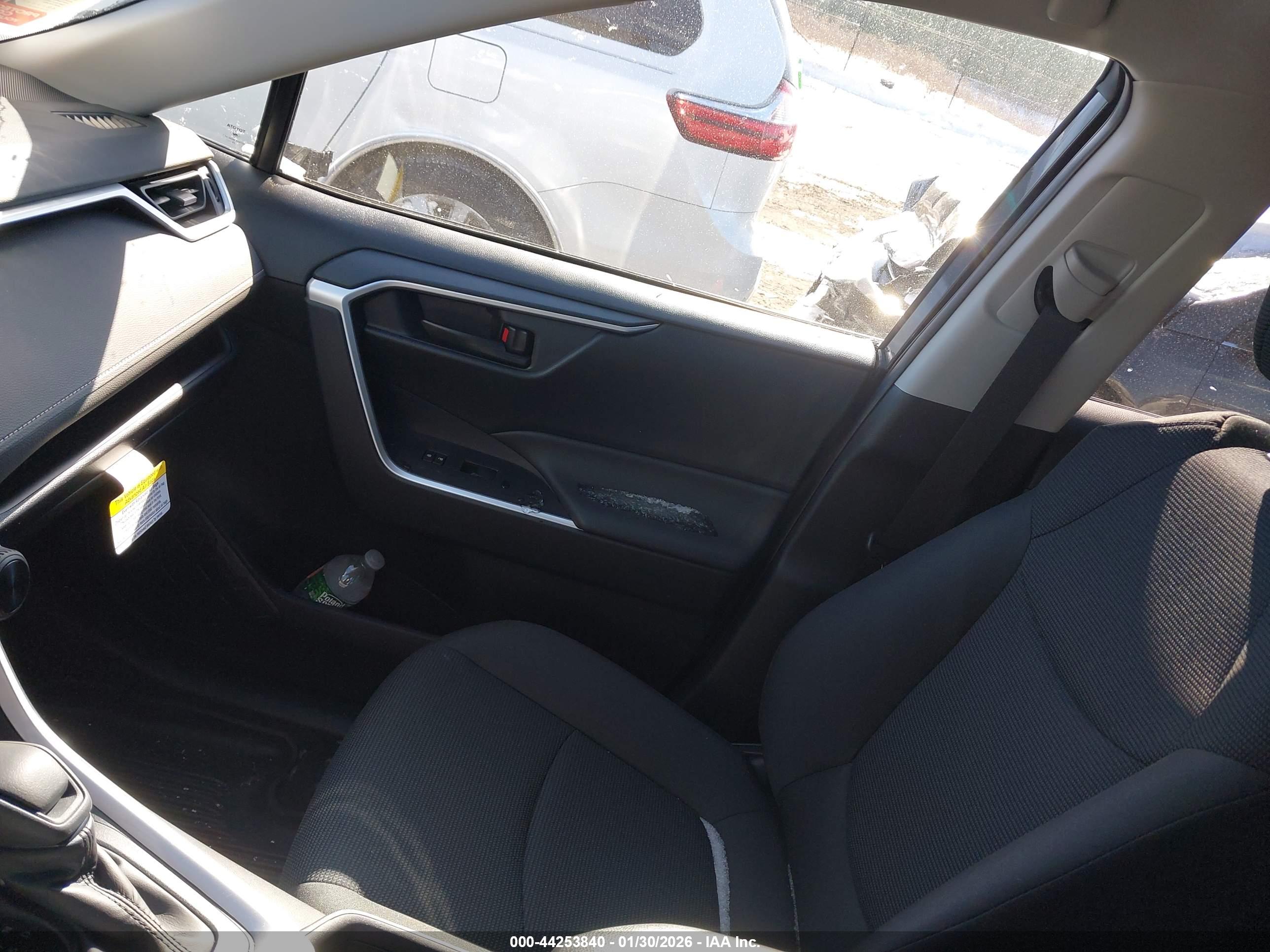 TOYOTA RAV4 image 5