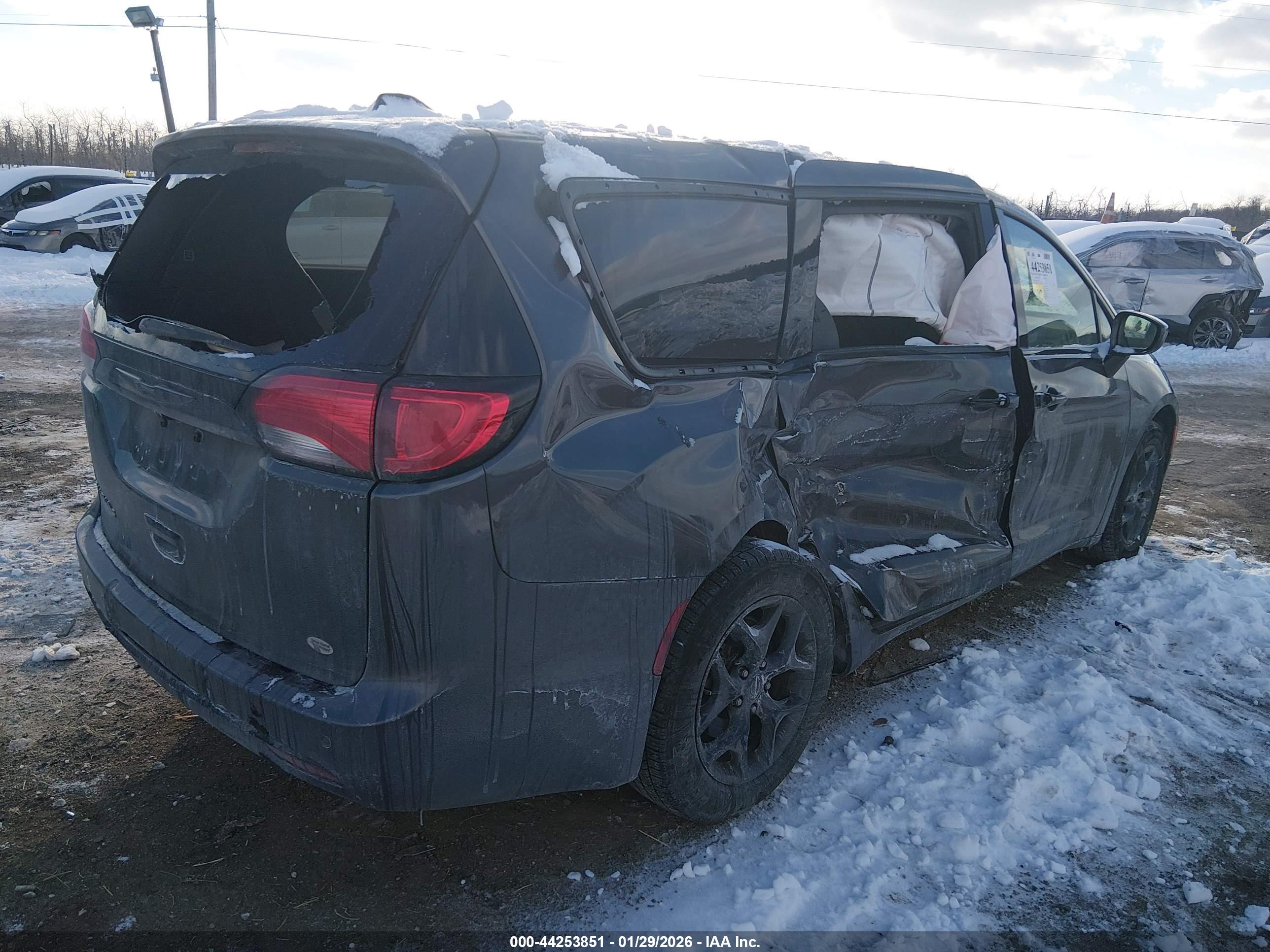 CHRYSLER PACIFICA image 4