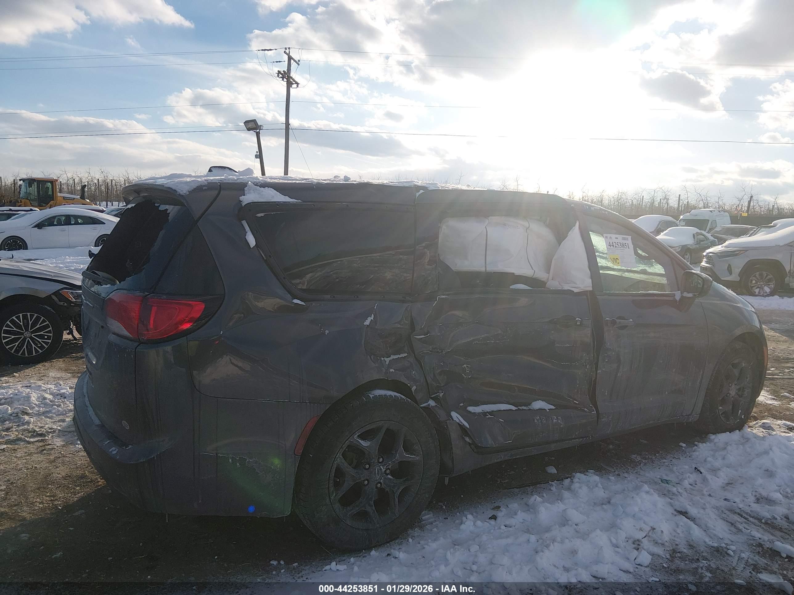 CHRYSLER PACIFICA image 6