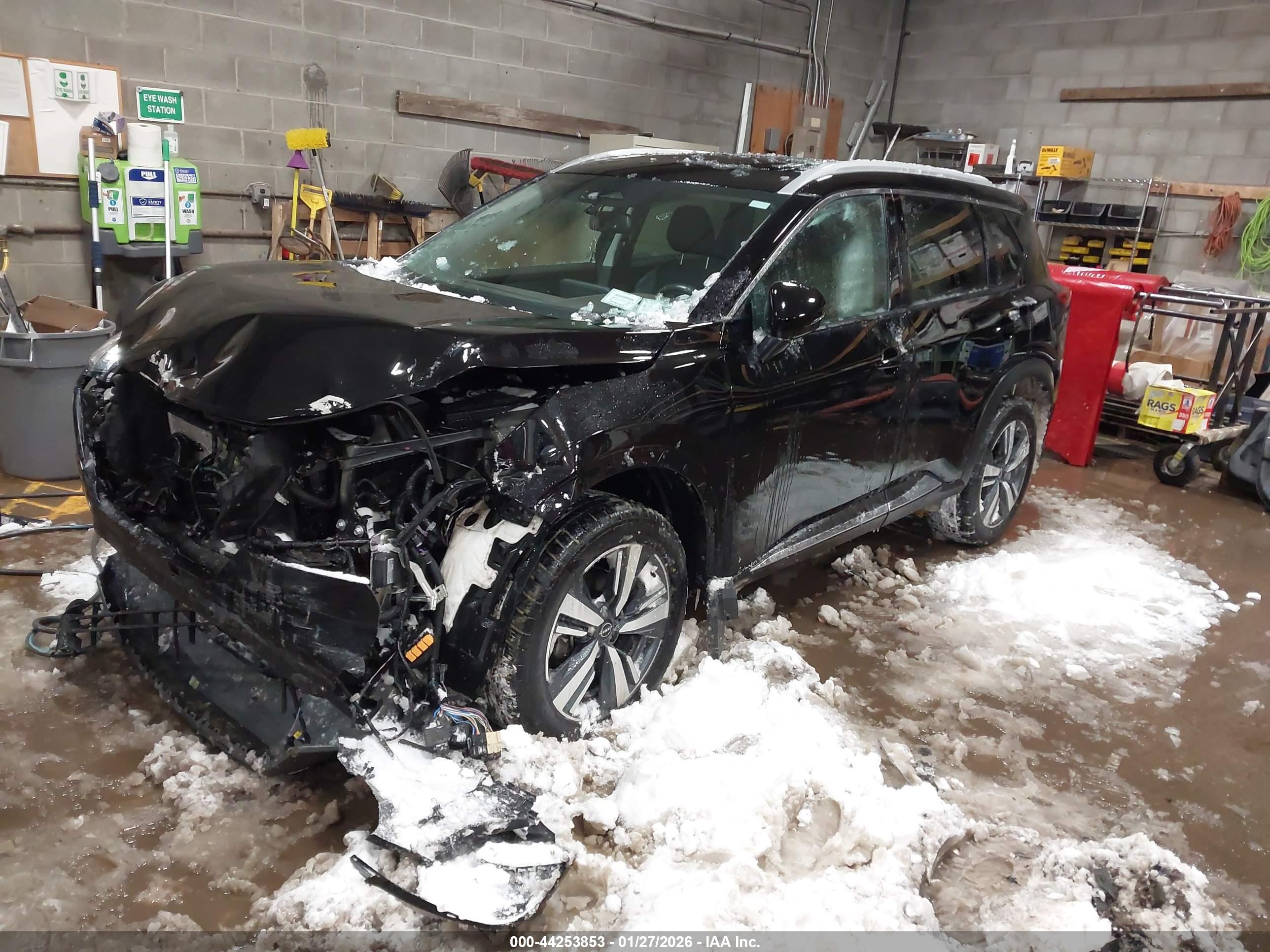 NISSAN ROGUE image 2