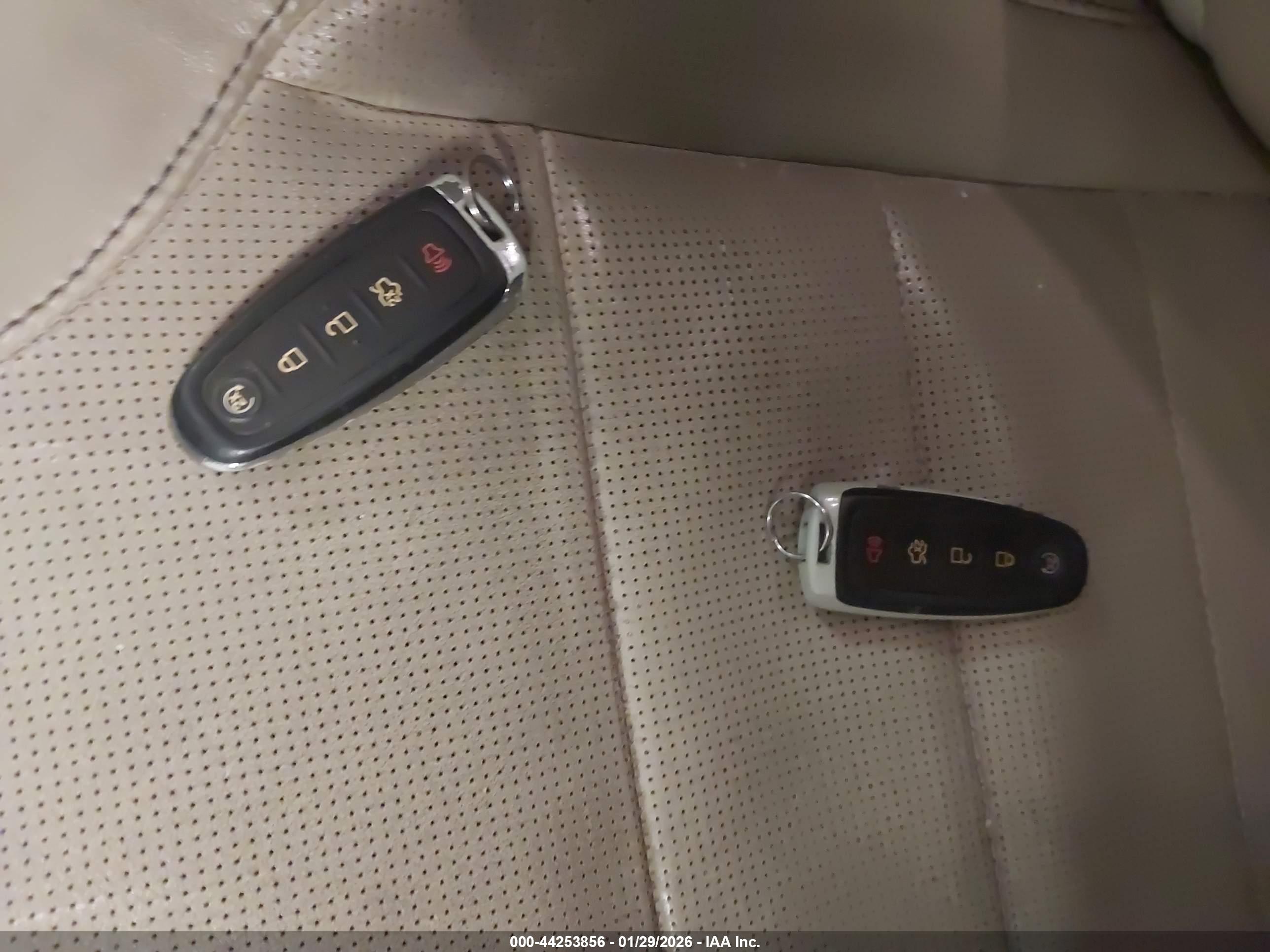 FORD TAURUS image 11