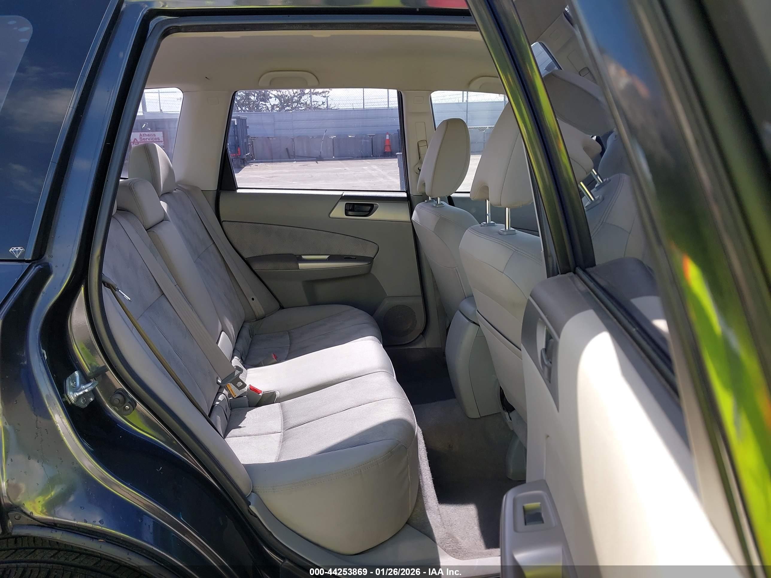 SUBARU FORESTER image 8