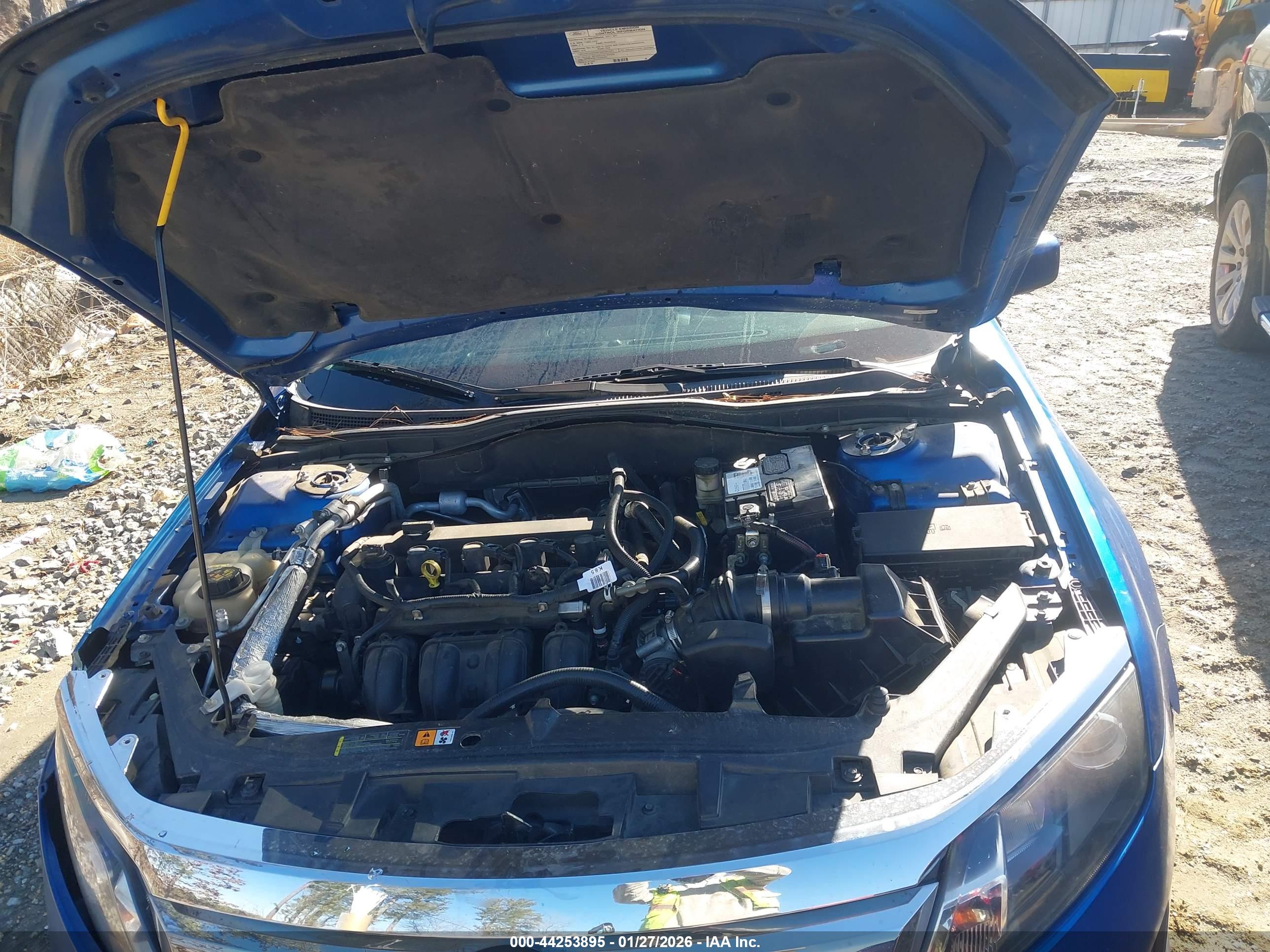 FORD FUSION image 10