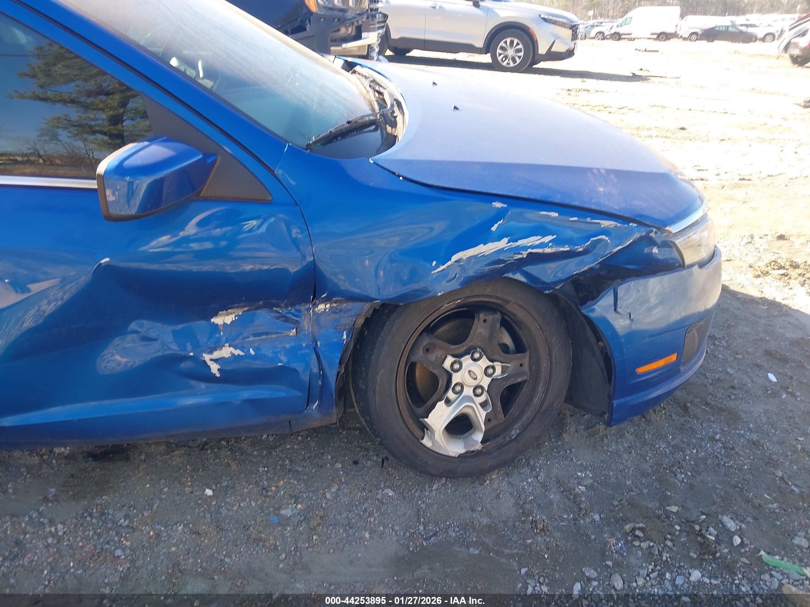 FORD FUSION image 6
