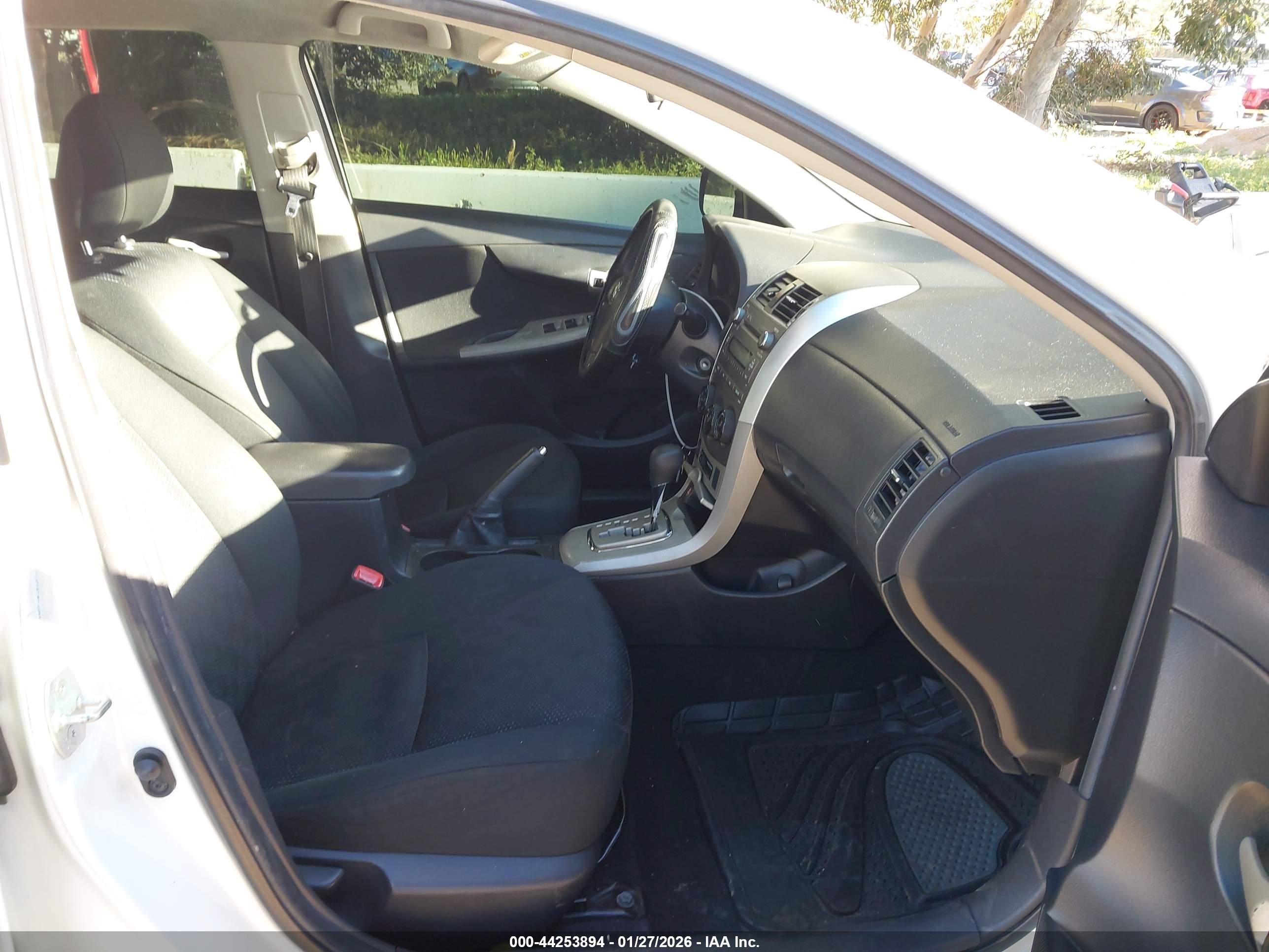 TOYOTA COROLLA image 5