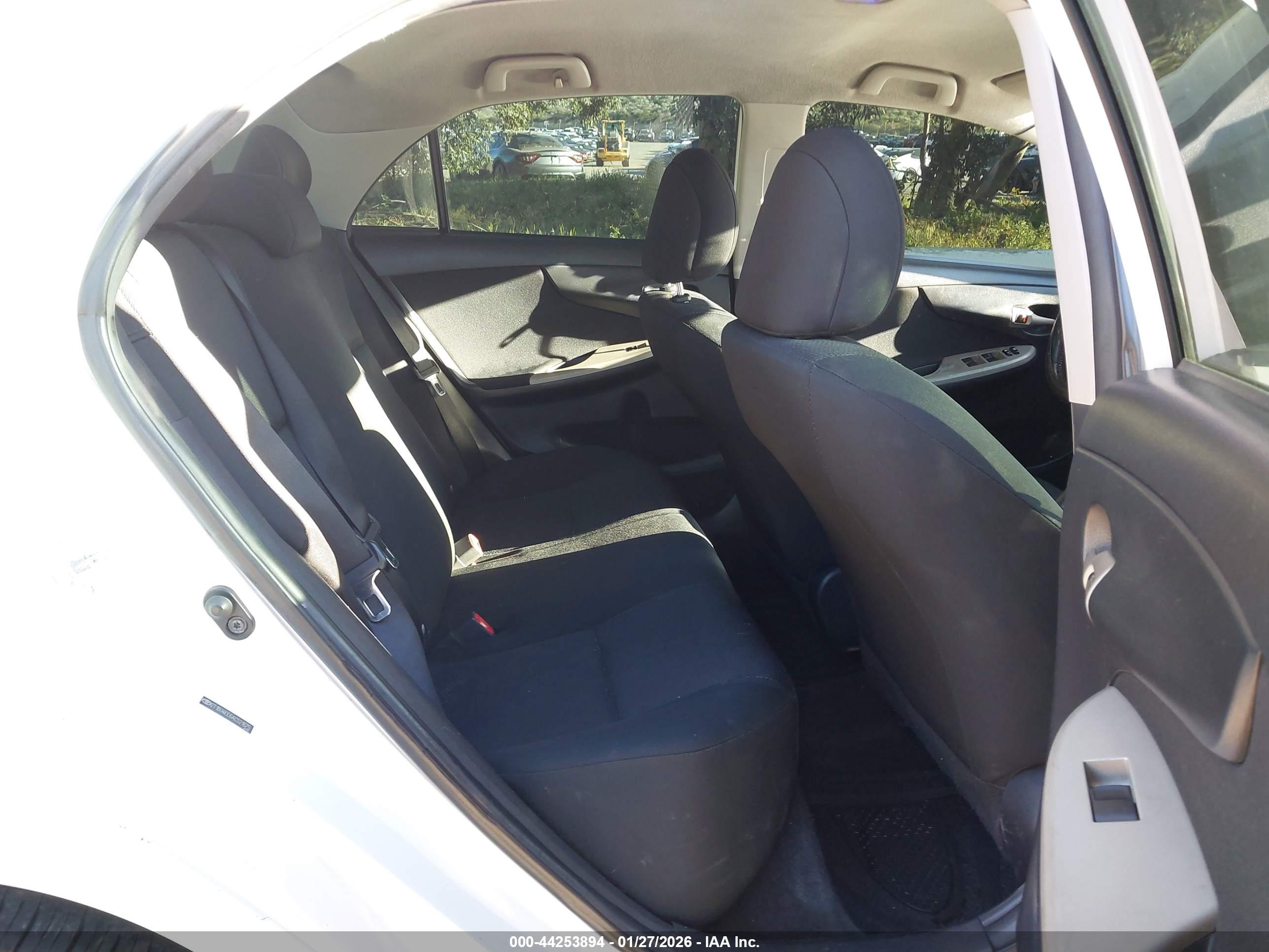 TOYOTA COROLLA image 8