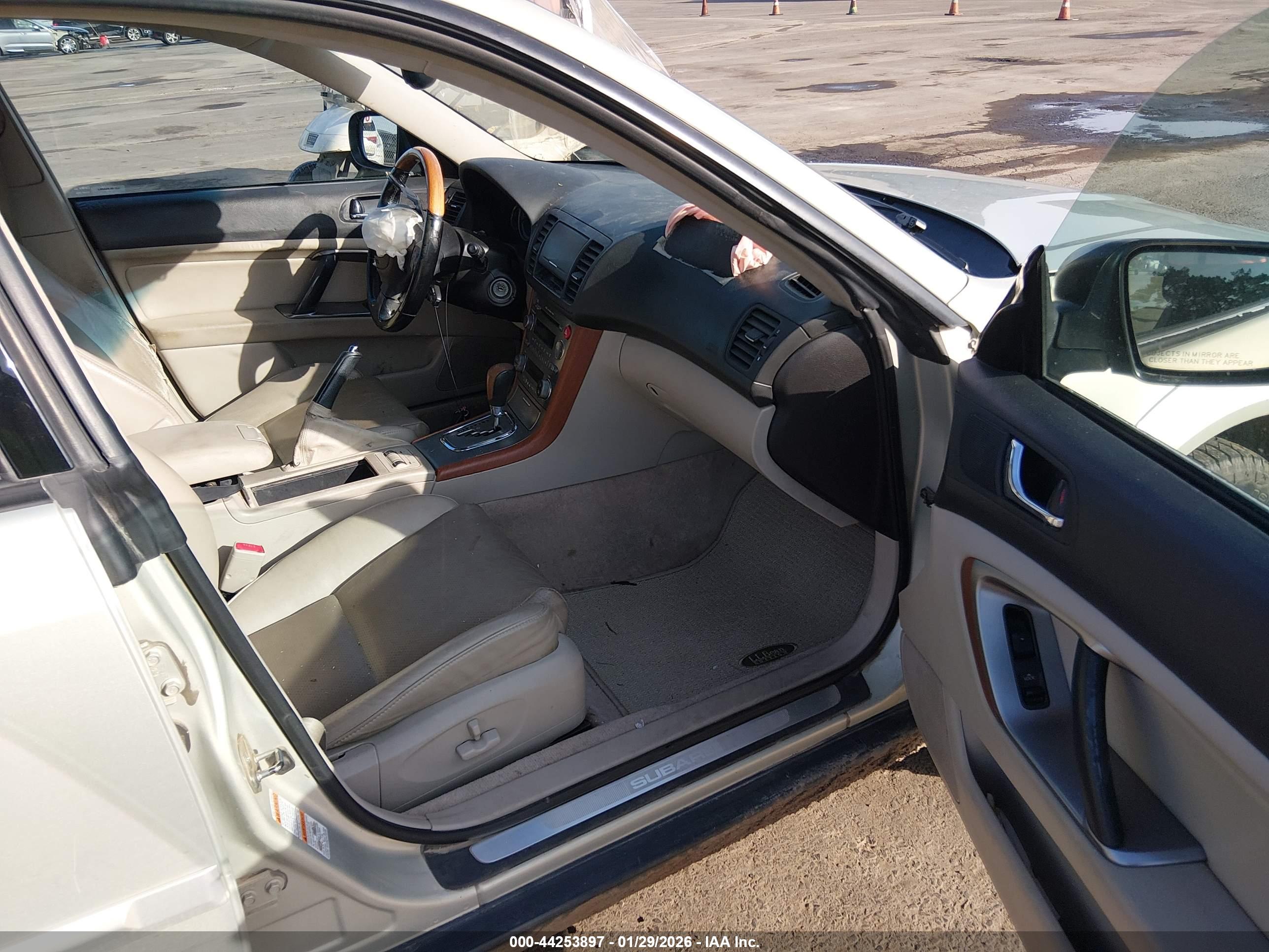 SUBARU OUTBACK image 5