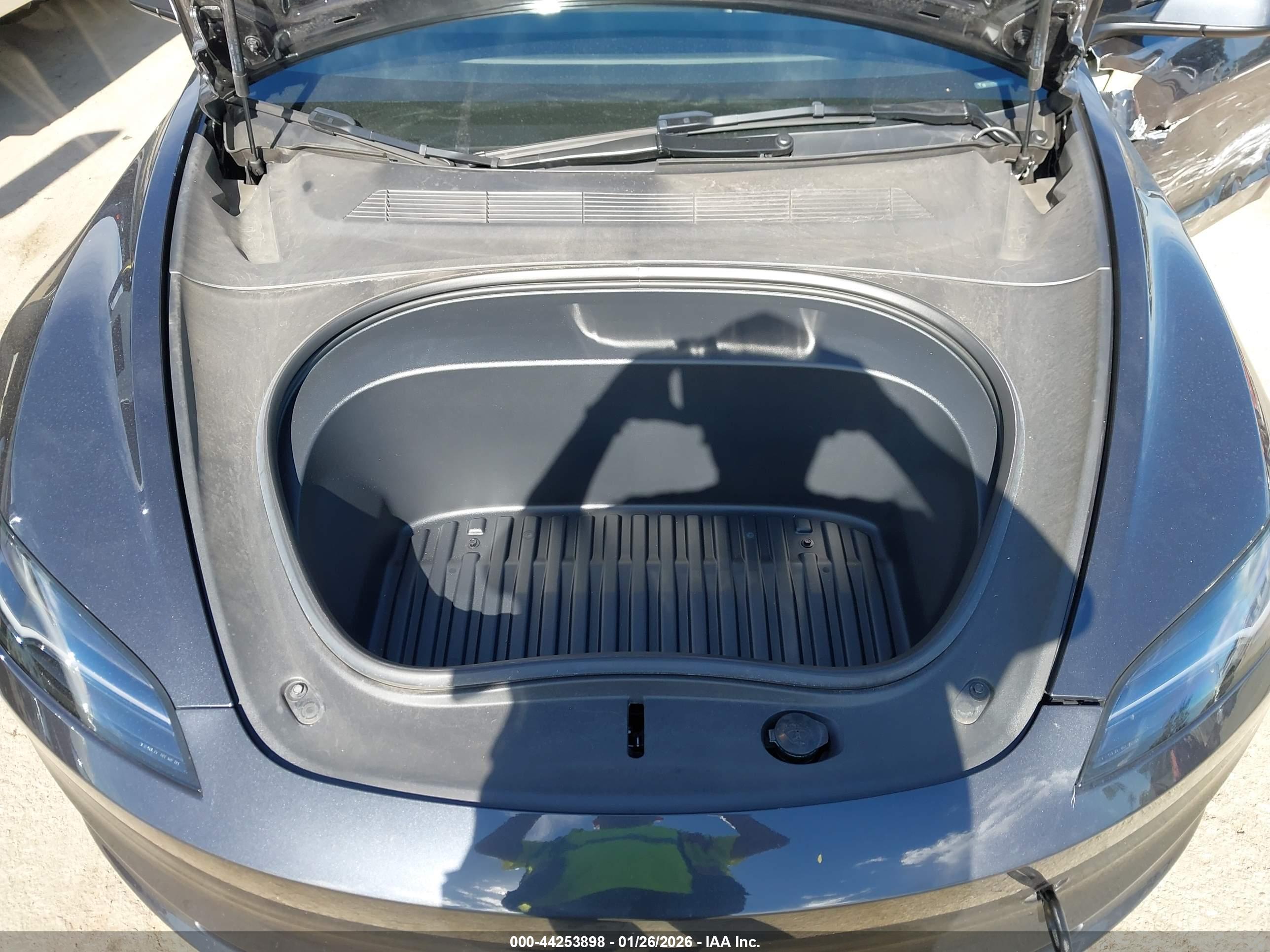 TESLA MODEL image 10