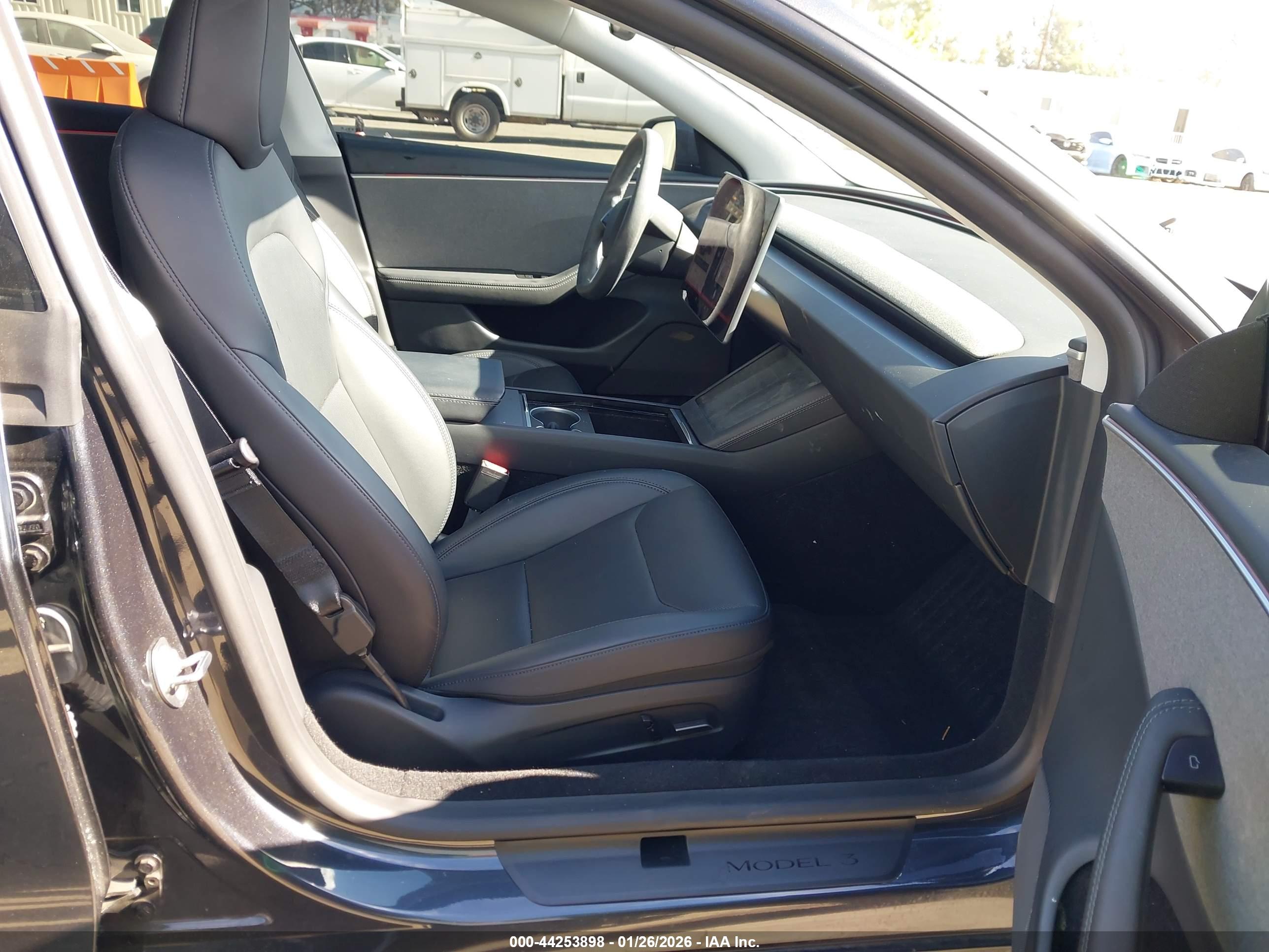 TESLA MODEL image 5