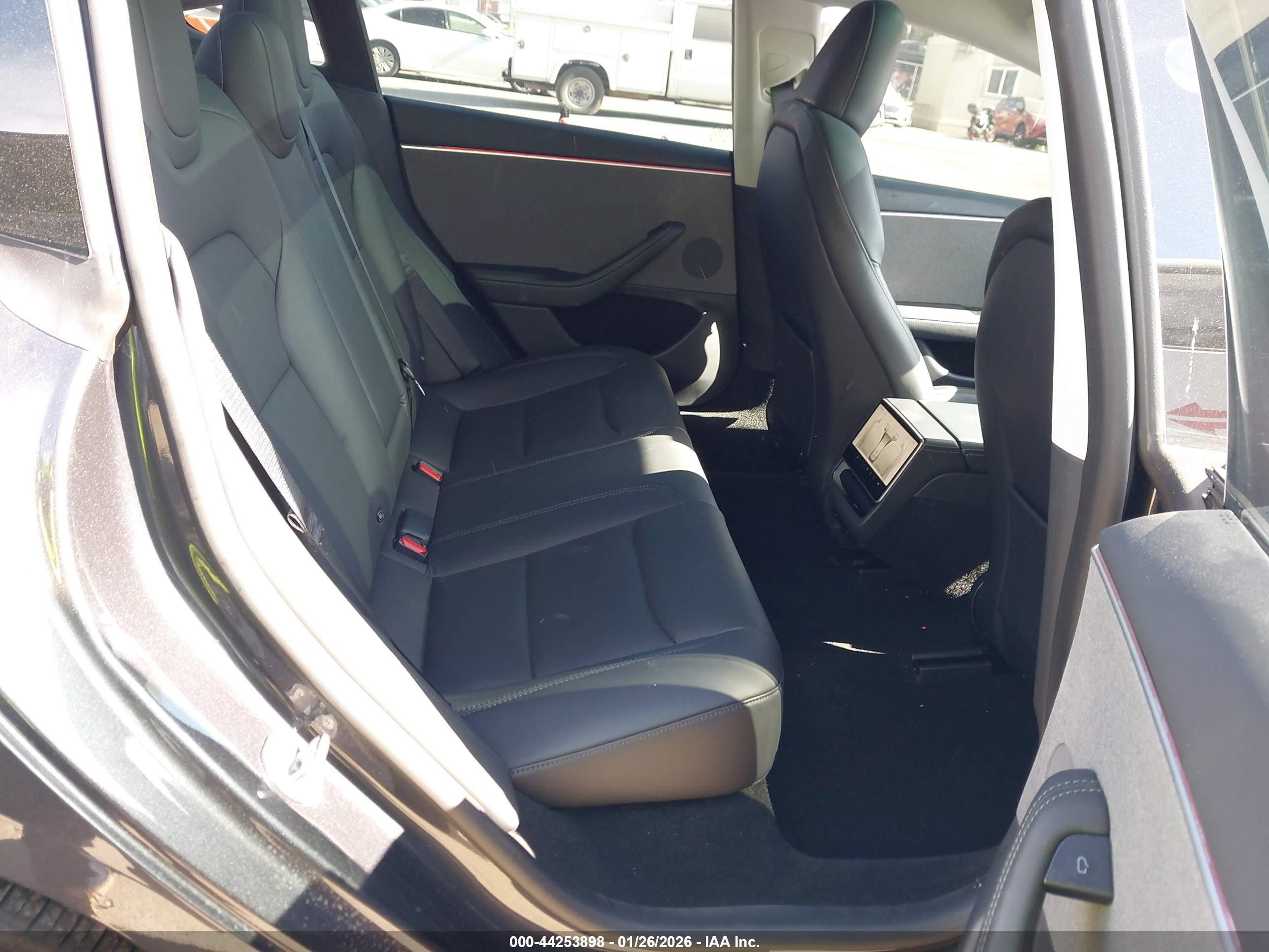 TESLA MODEL image 8