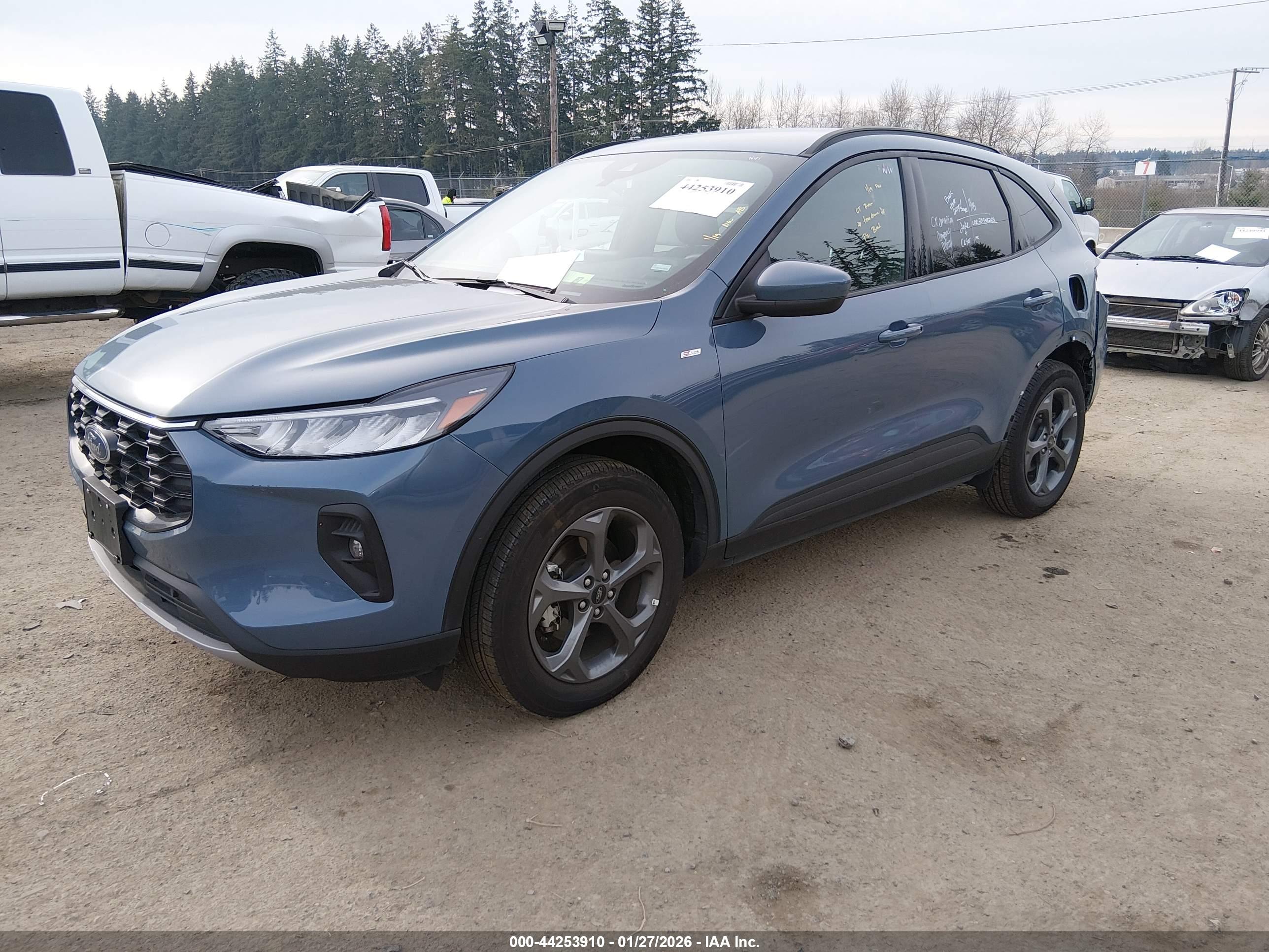 FORD ESCAPE image 2