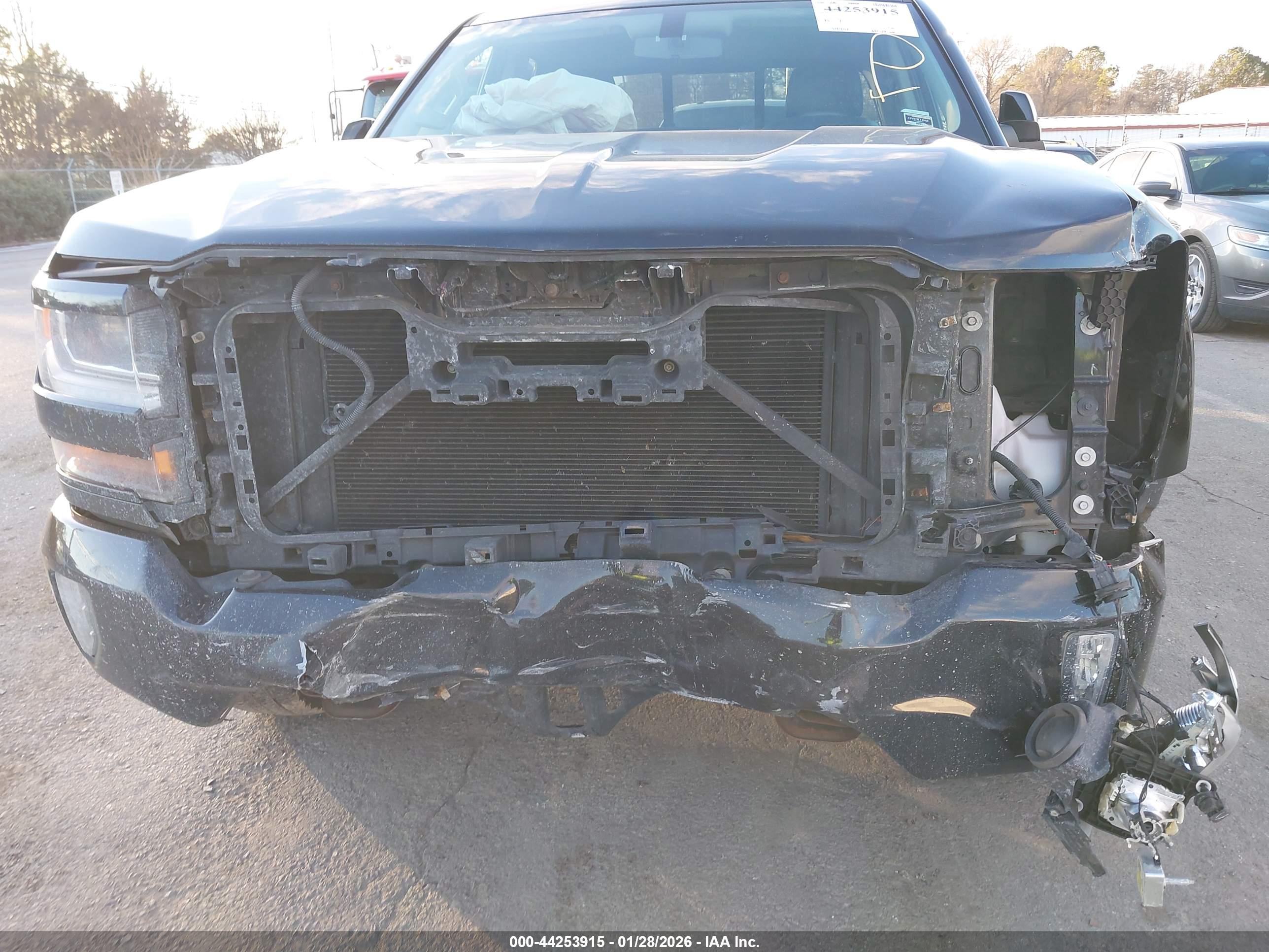 CHEVROLET SILVERADO image 6