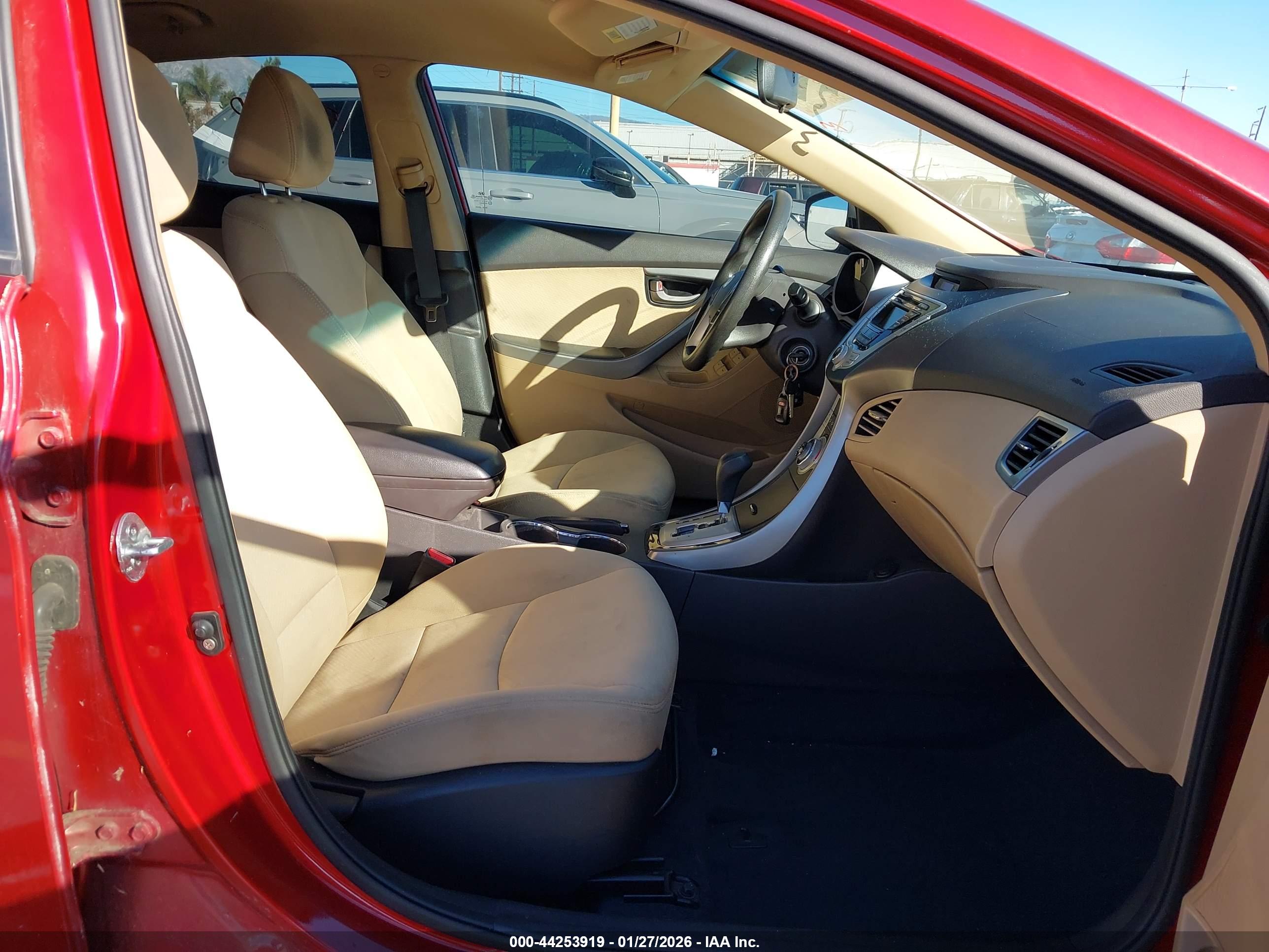 HYUNDAI ELANTRA image 5