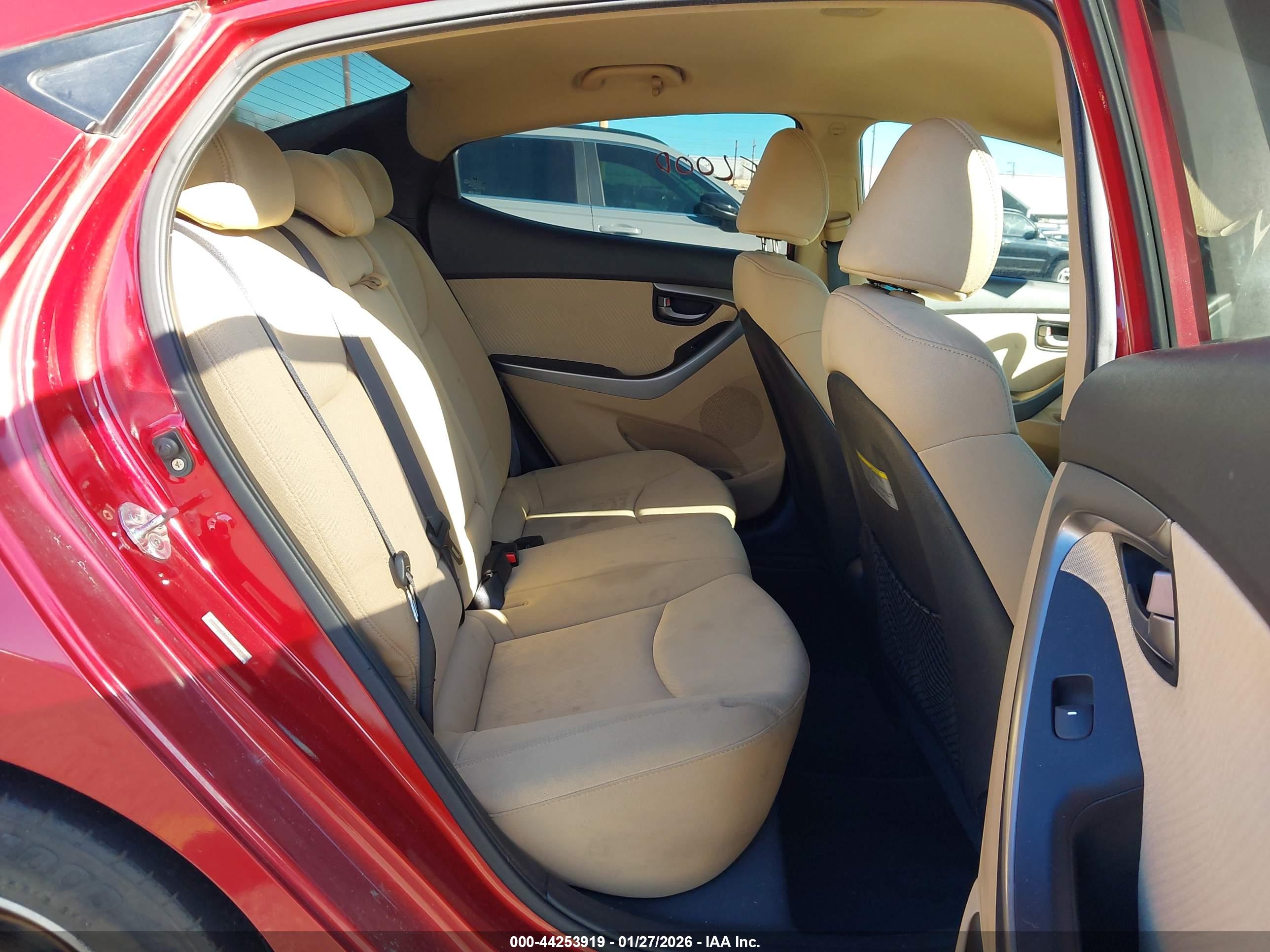 HYUNDAI ELANTRA image 8