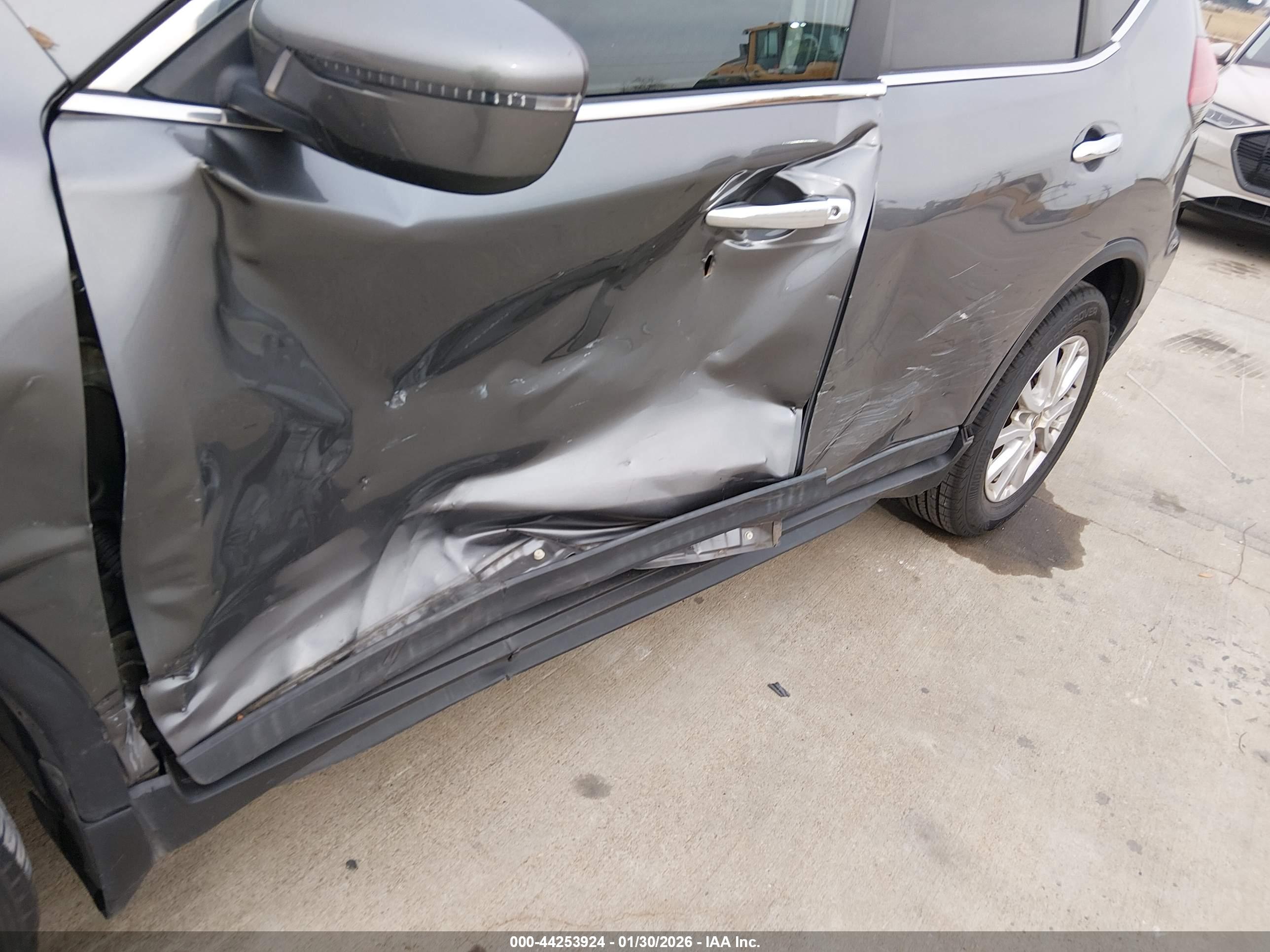 NISSAN ROGUE image 6