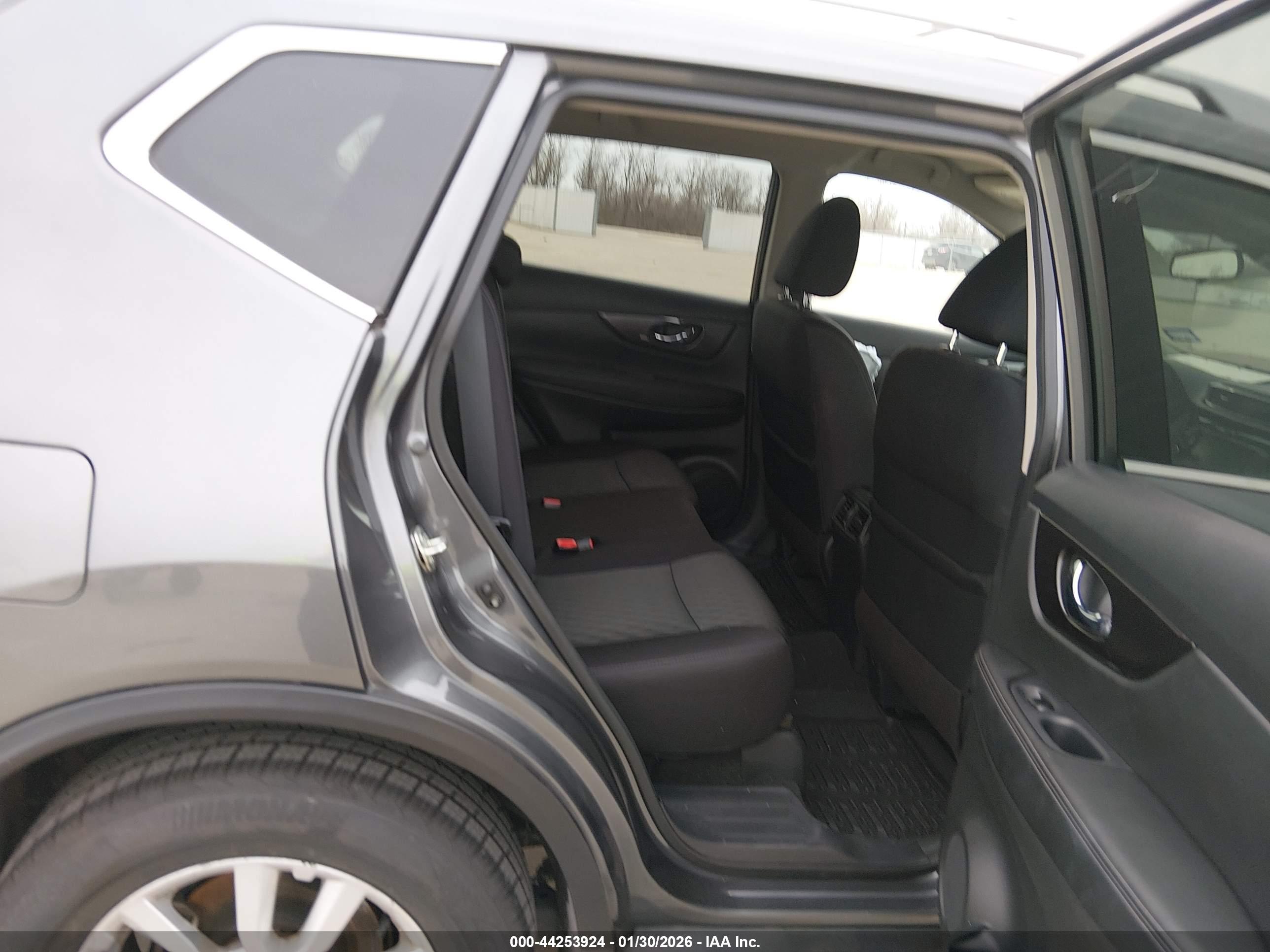 NISSAN ROGUE image 8