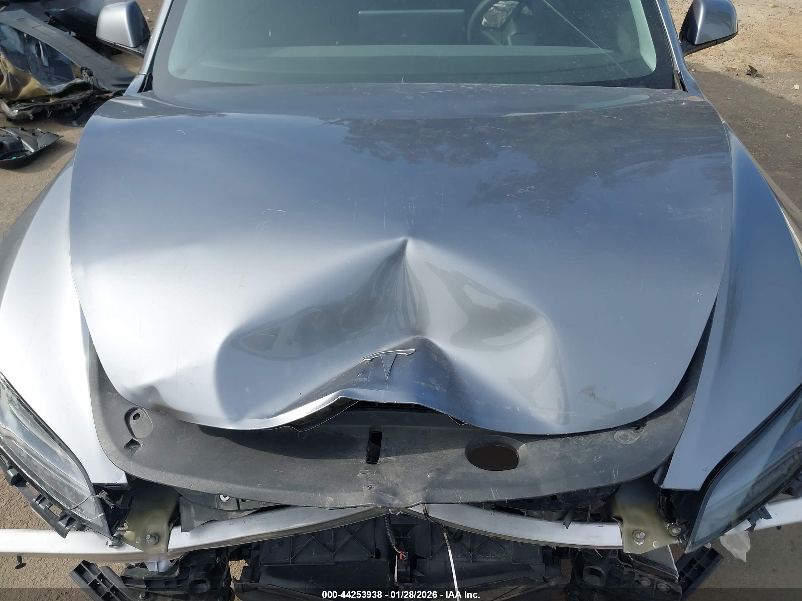 TESLA MODEL image 10