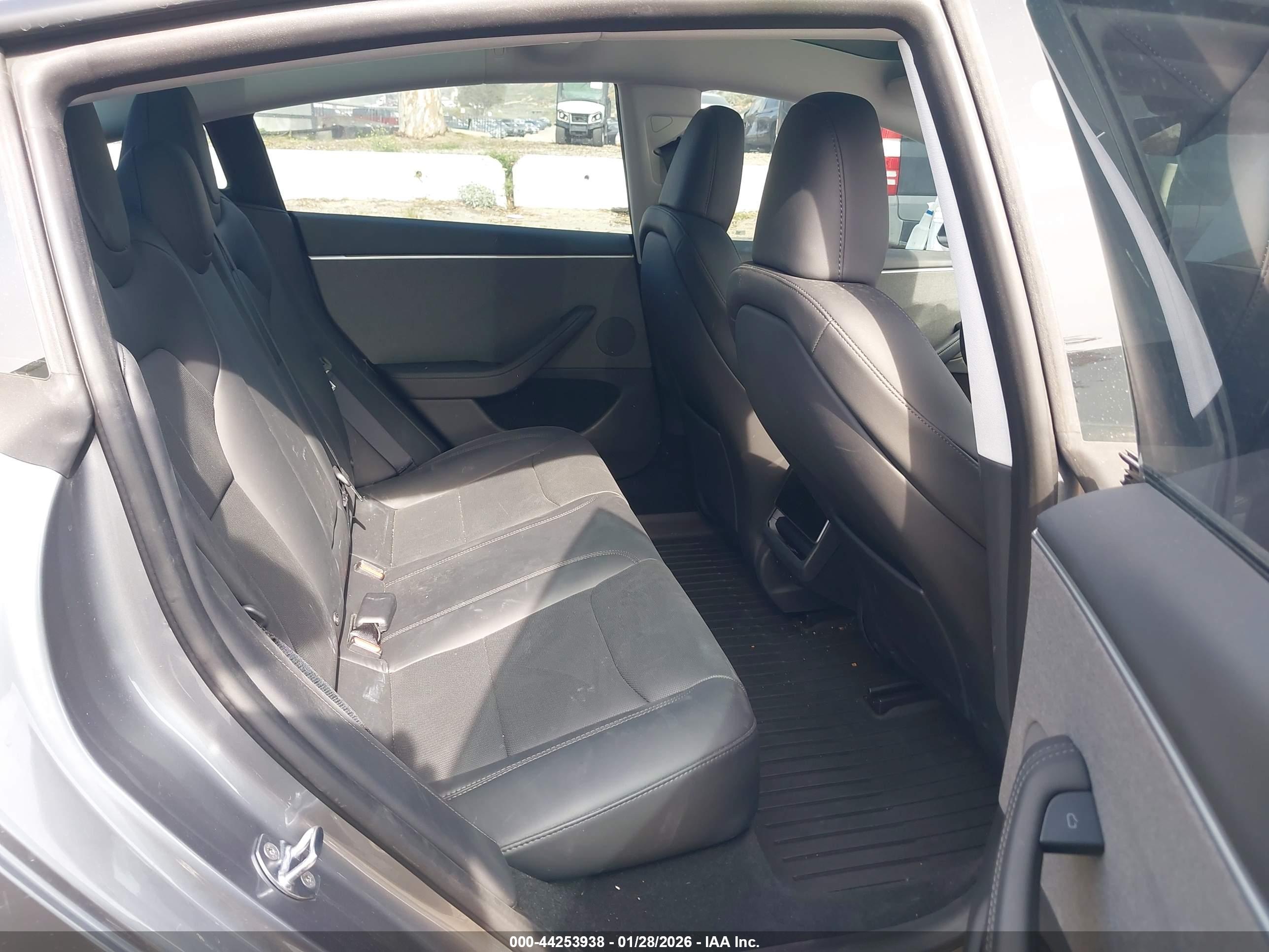 TESLA MODEL image 8
