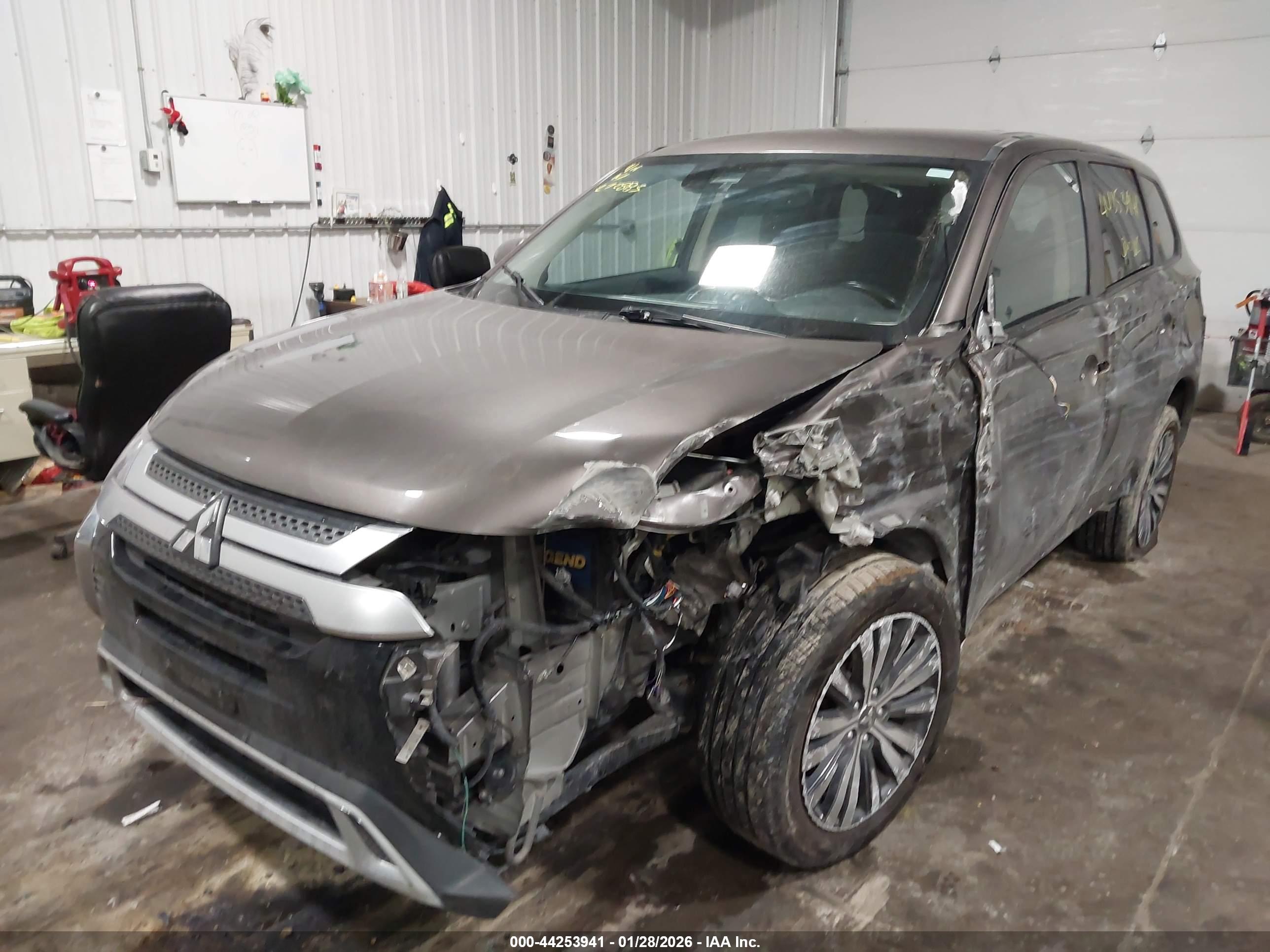 MITSUBISHI OUTLANDER image 6
