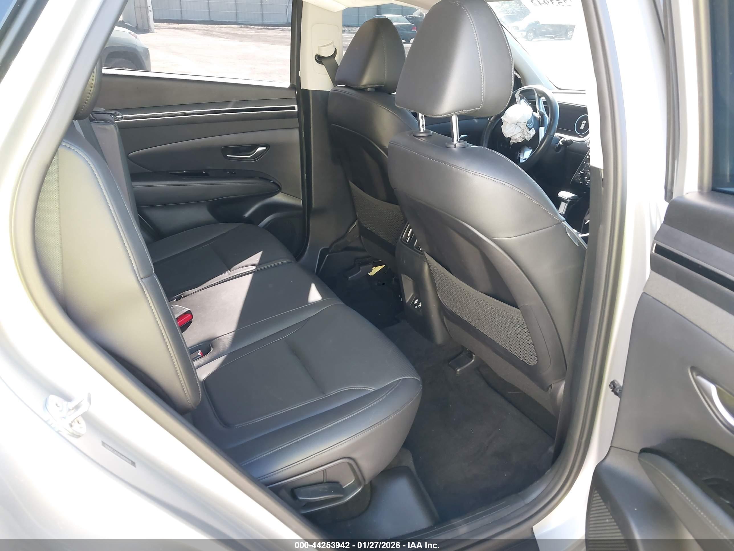 HYUNDAI TUCSON image 8