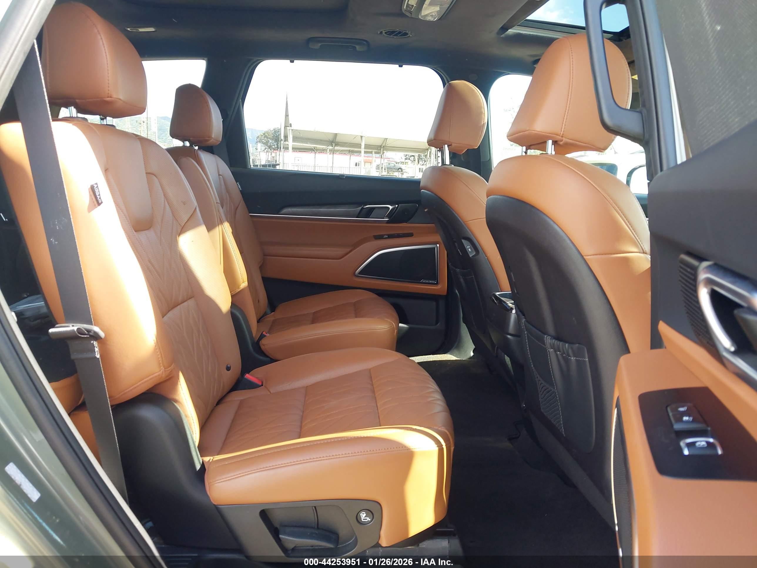 KIA TELLURIDE image 8
