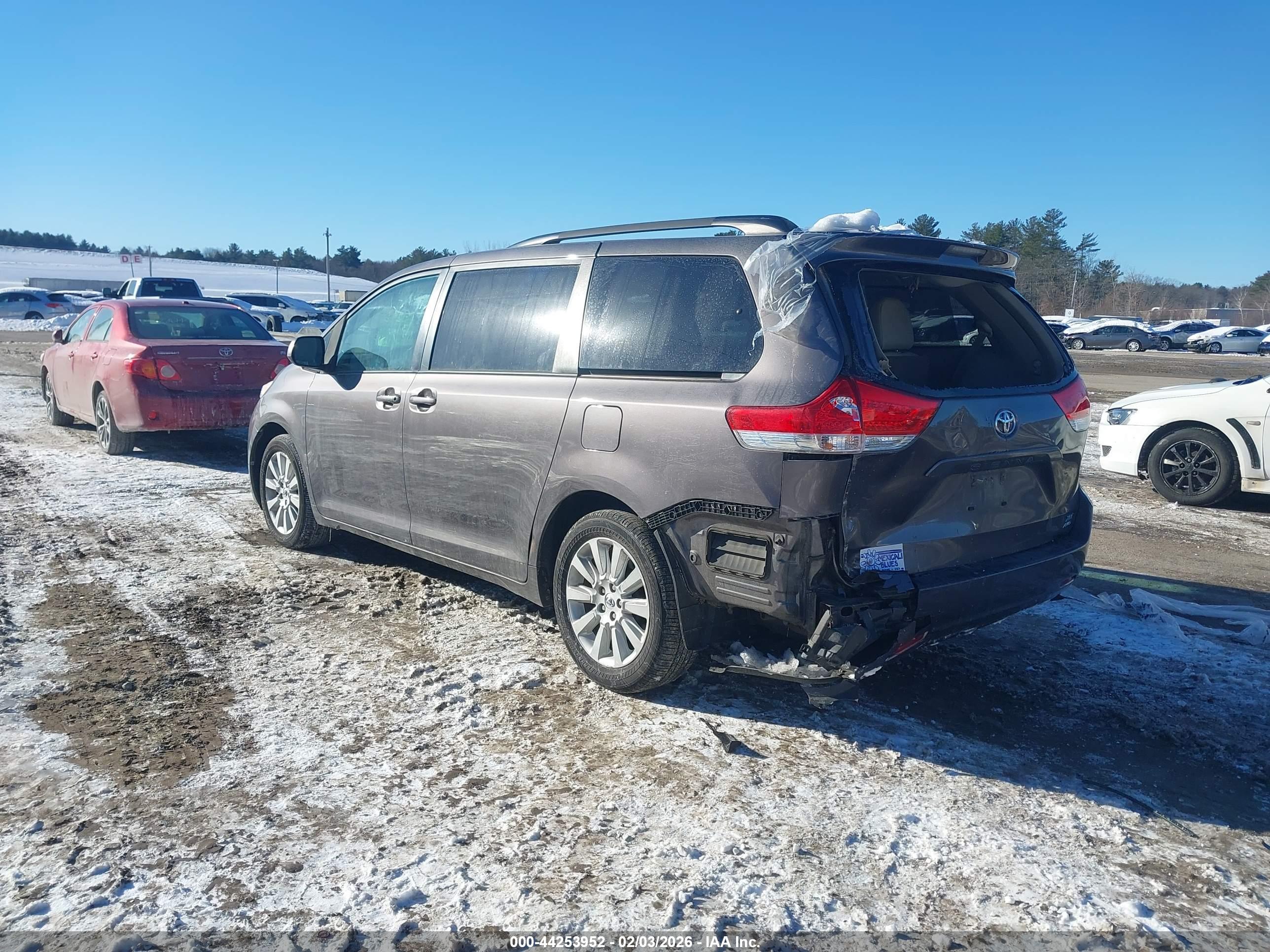 TOYOTA SIENNA image 3