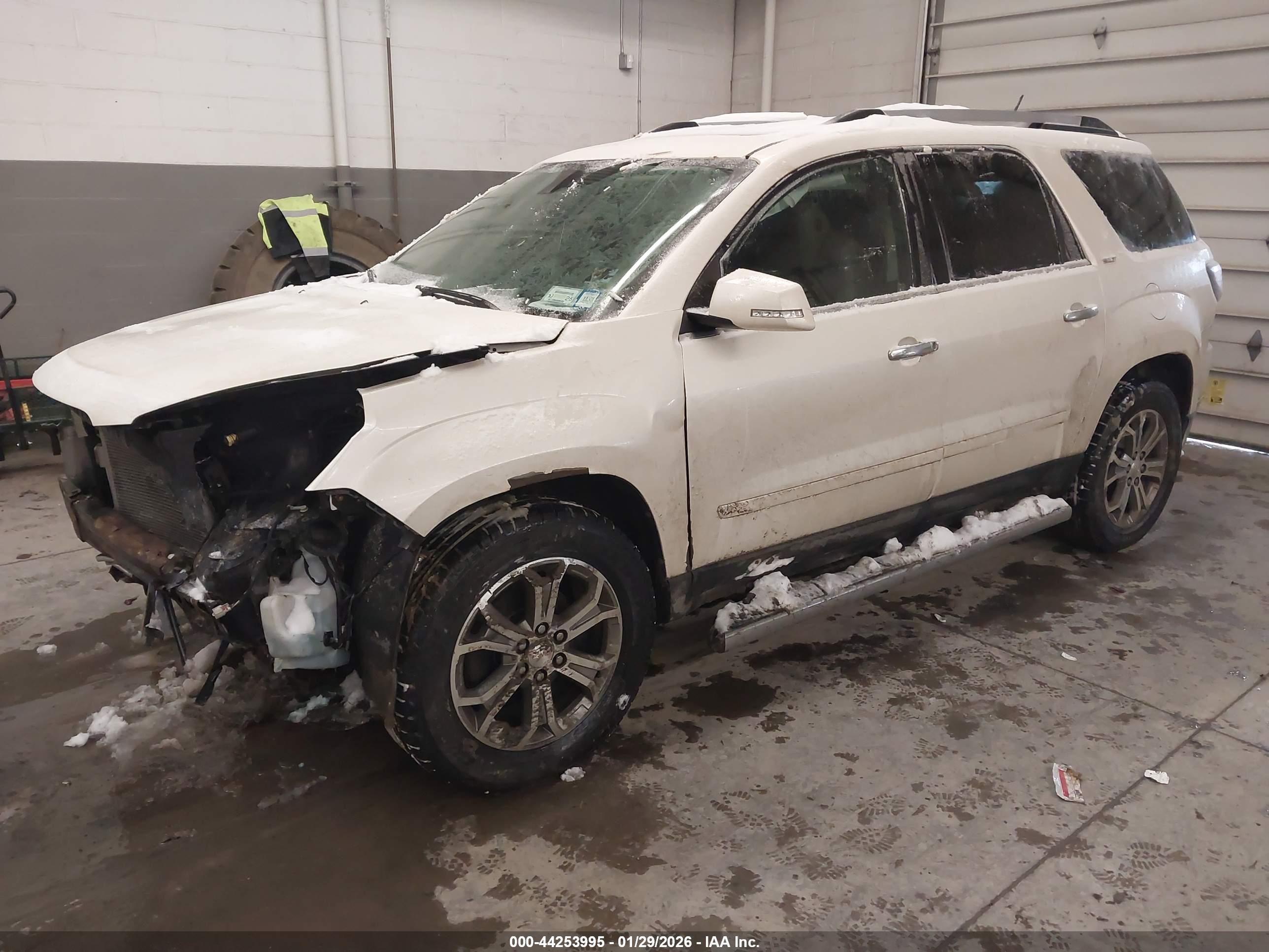 GMC ACADIA image 2