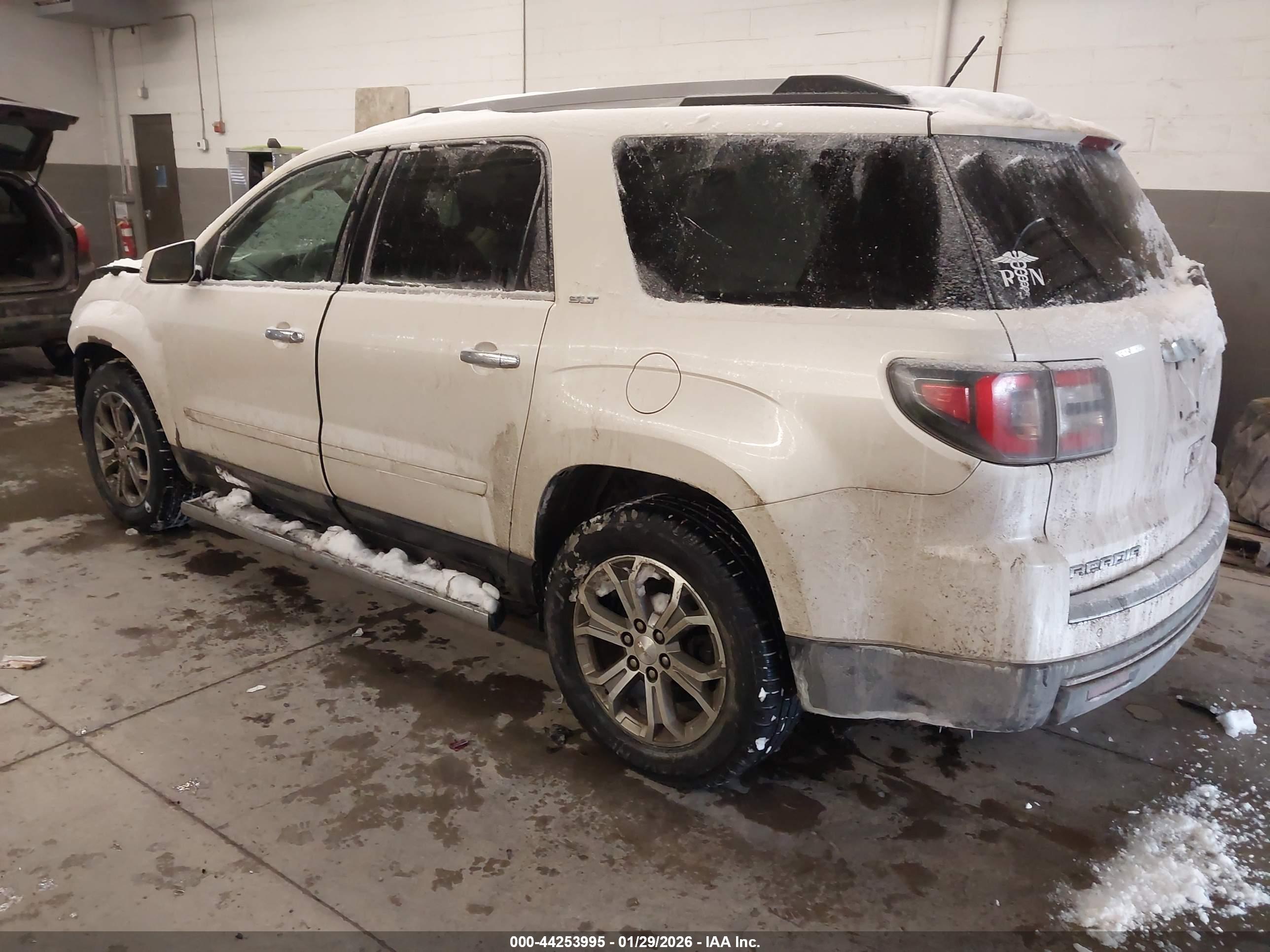 GMC ACADIA image 3