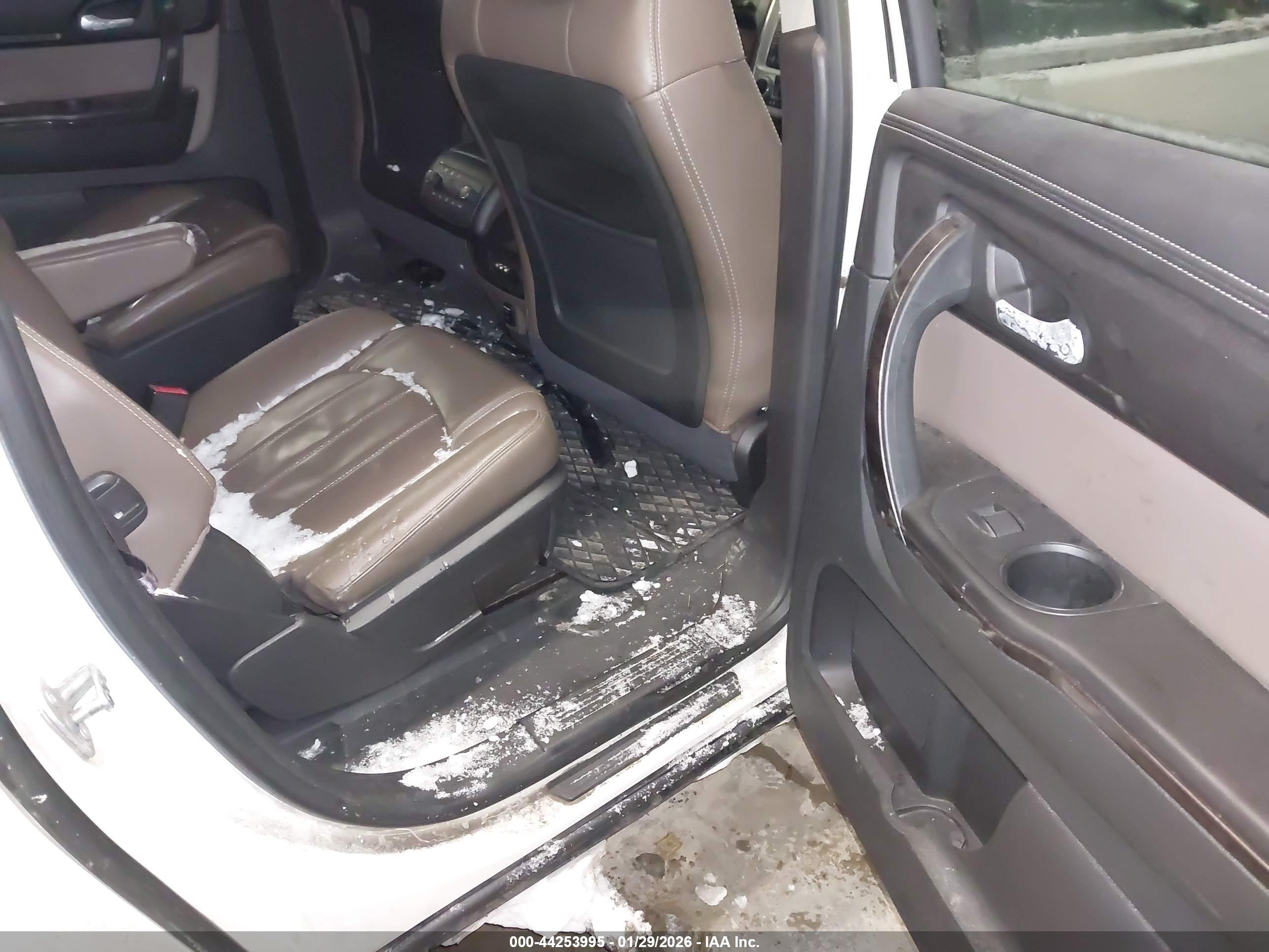 GMC ACADIA image 8