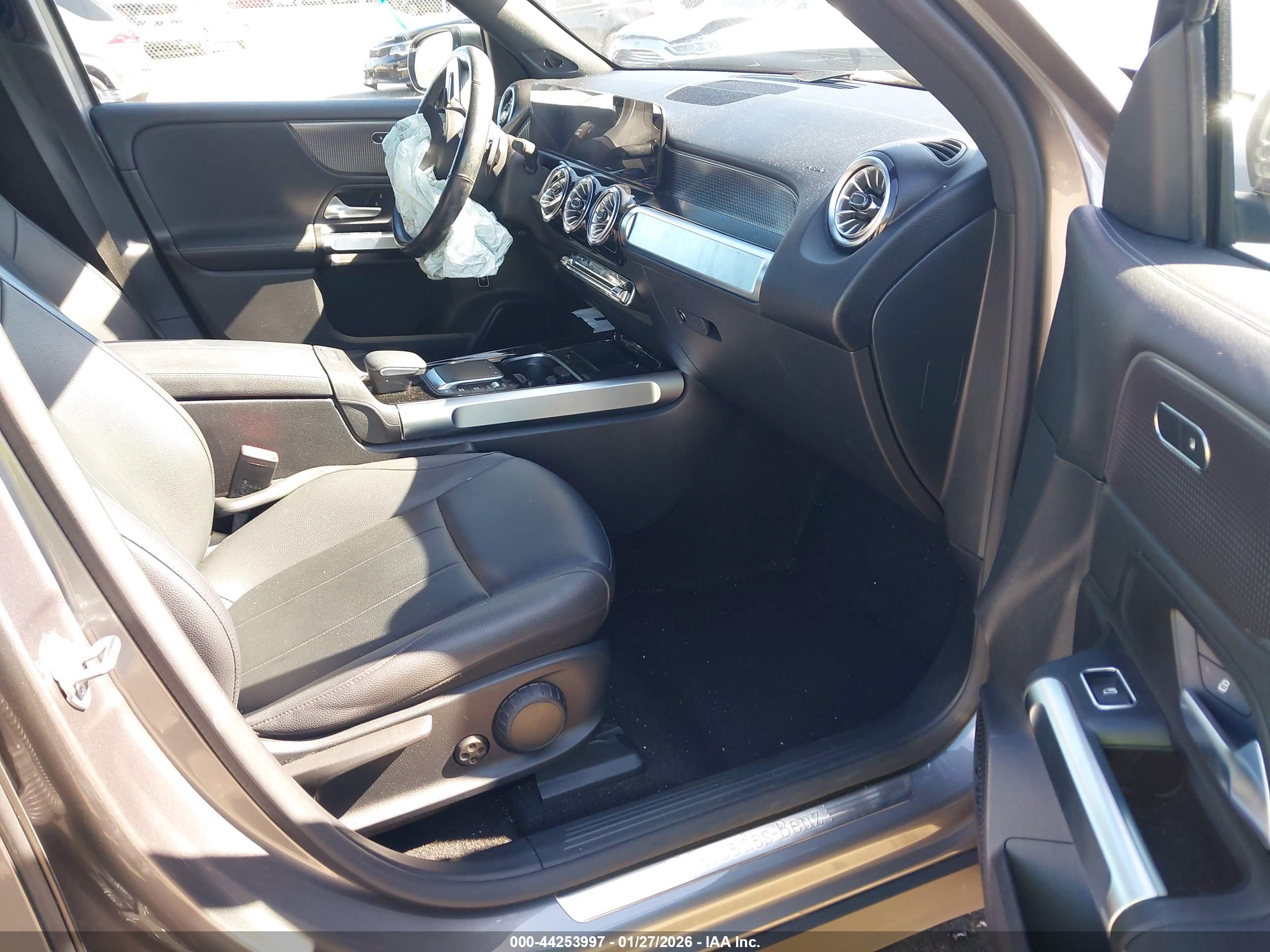 MERCEDES-BENZ EQB image 5