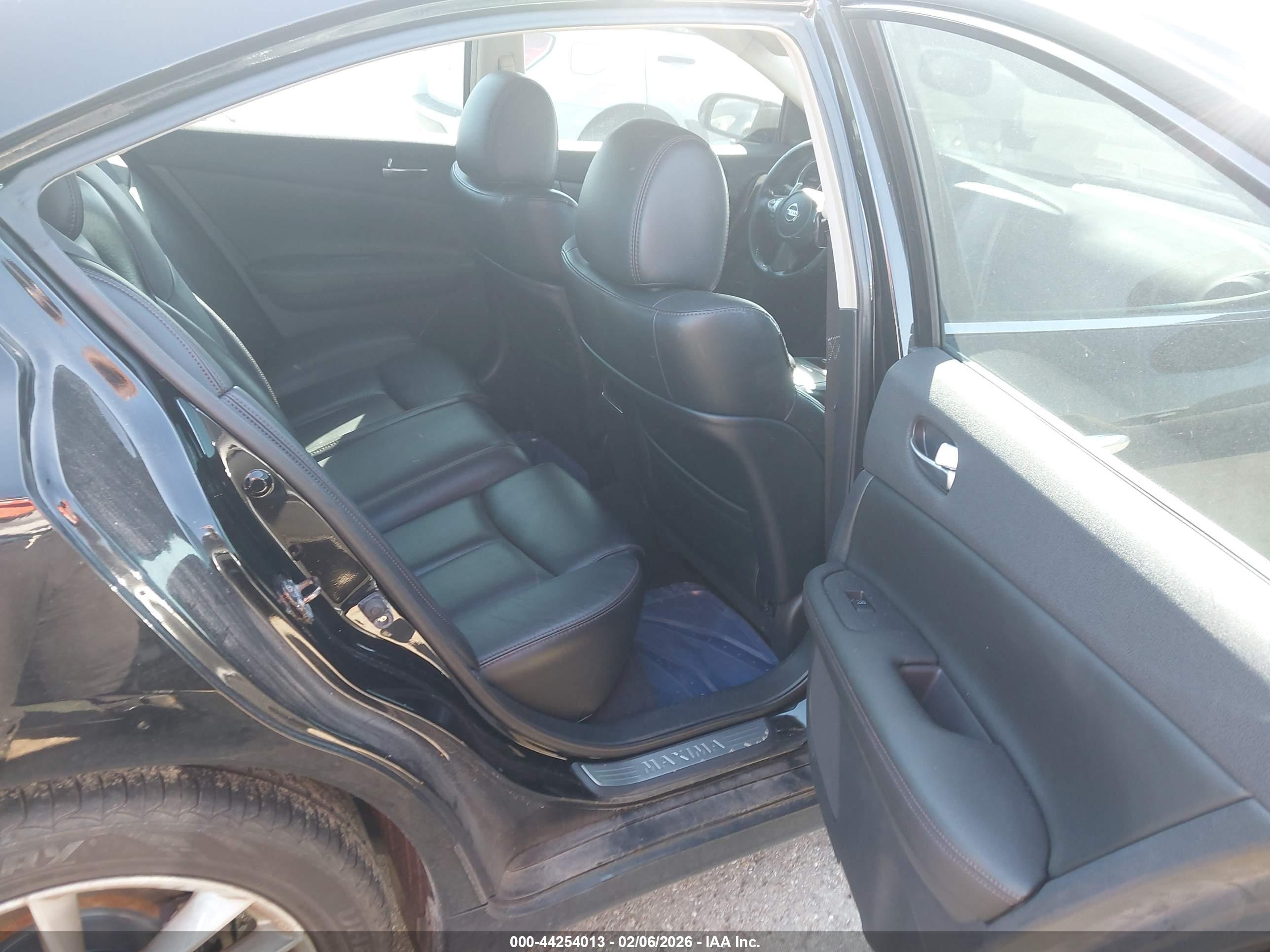 NISSAN MAXIMA image 8
