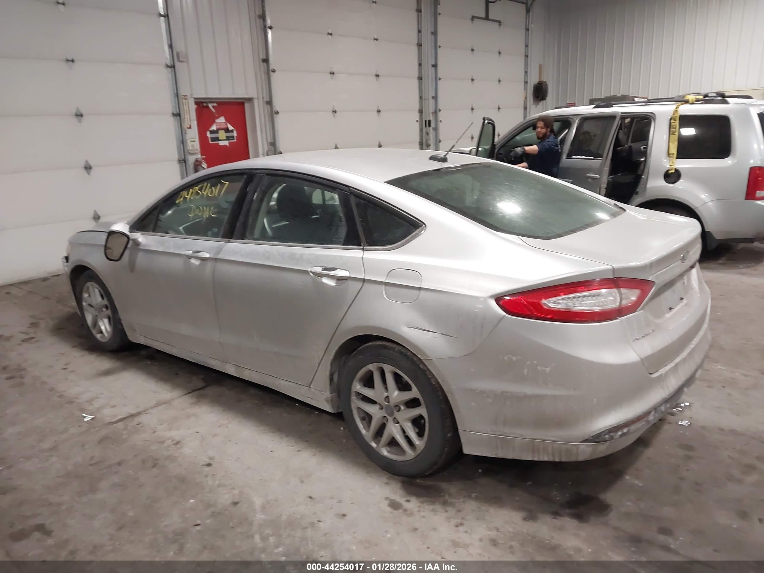 FORD FUSION image 3