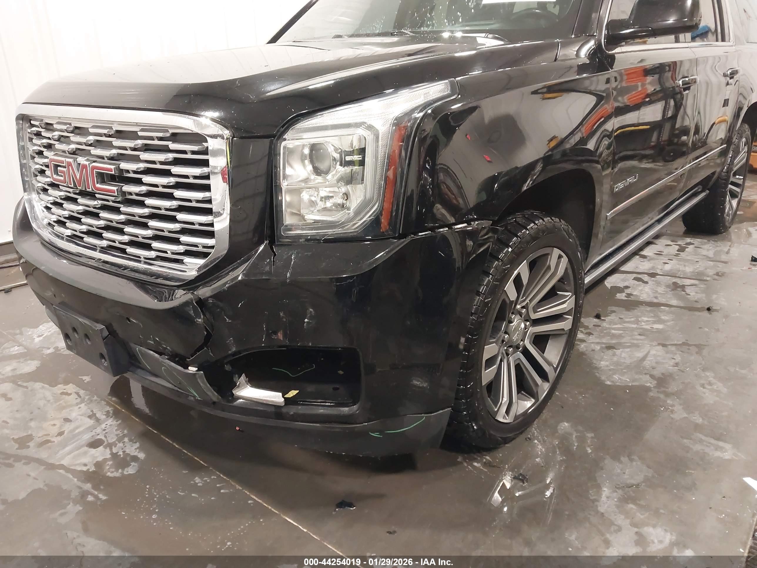 GMC YUKON image 6