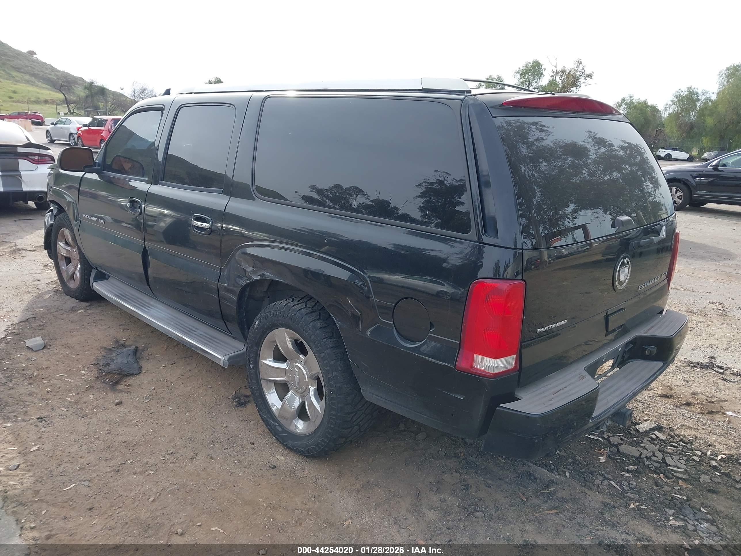 CADILLAC ESCALADE image 3