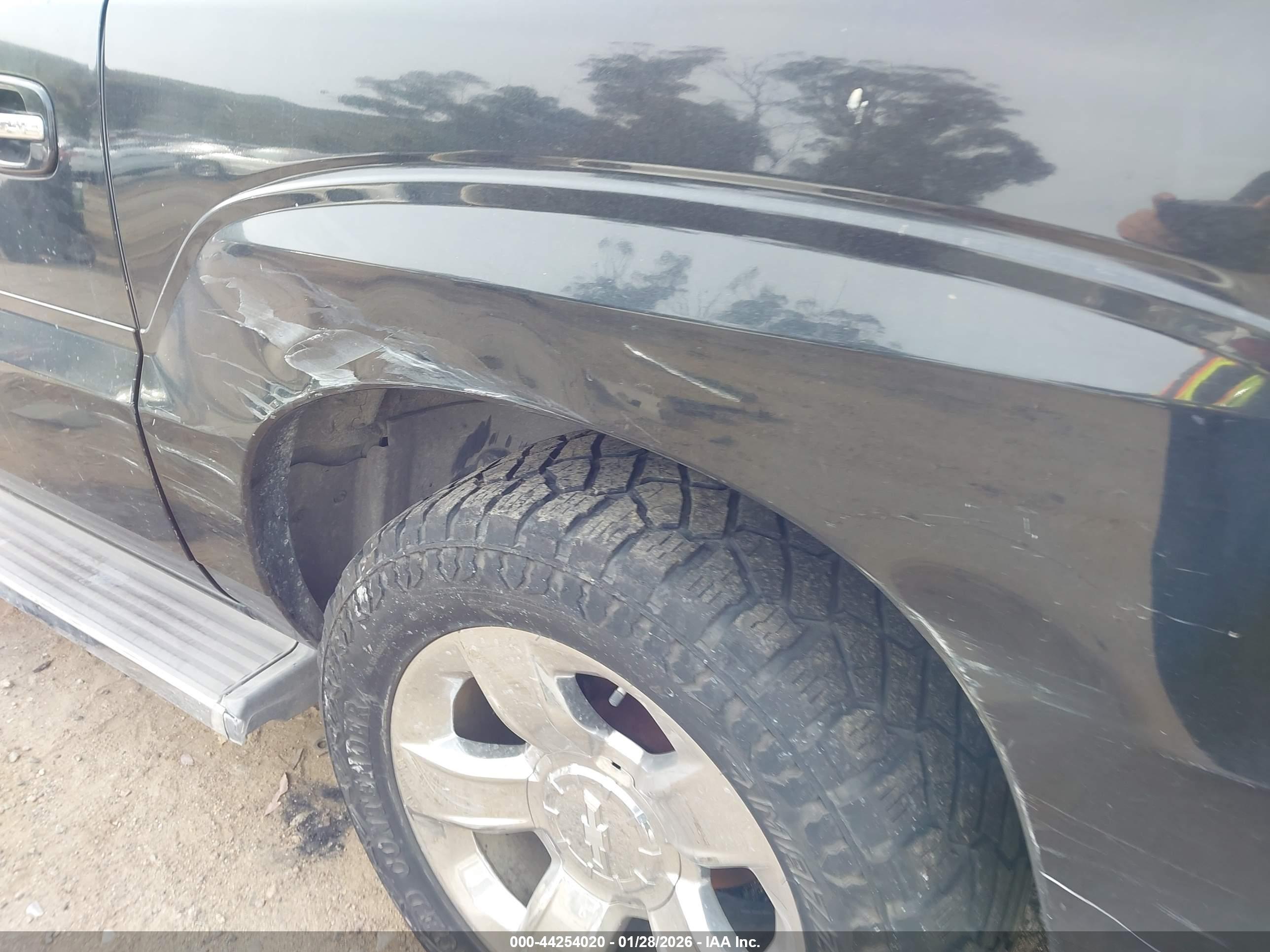 CADILLAC ESCALADE image 6