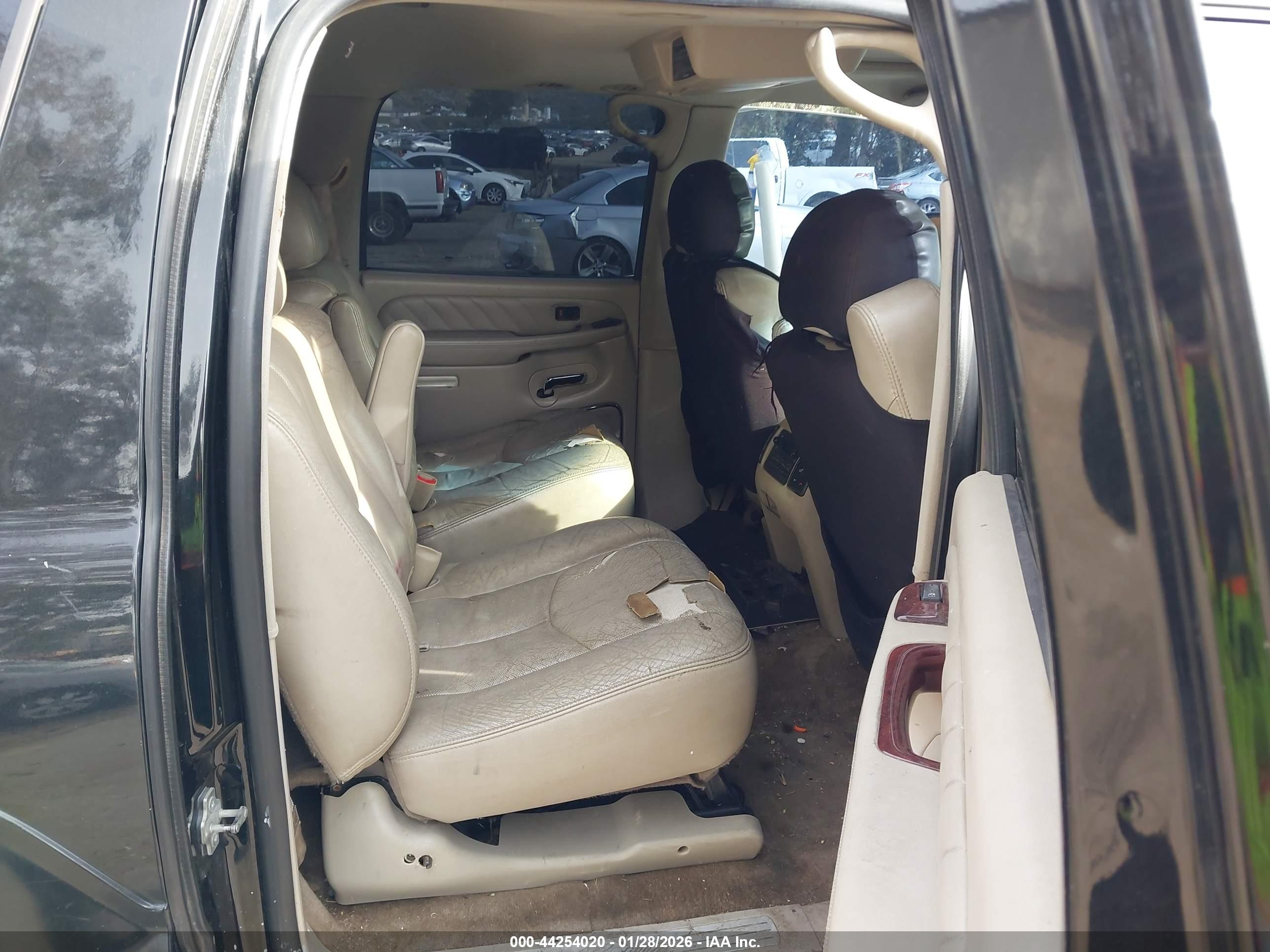 CADILLAC ESCALADE image 8