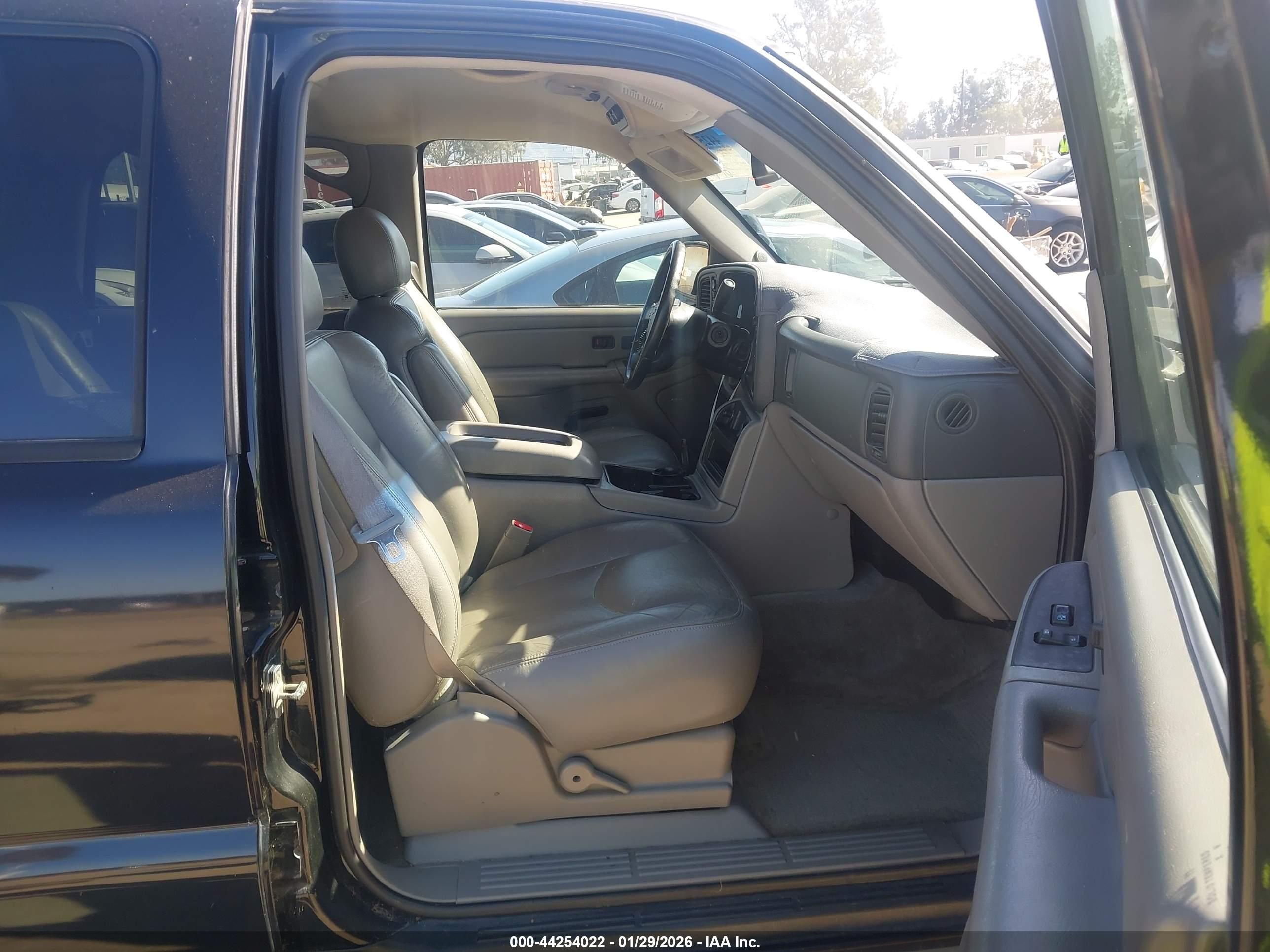 CHEVROLET TAHOE image 5