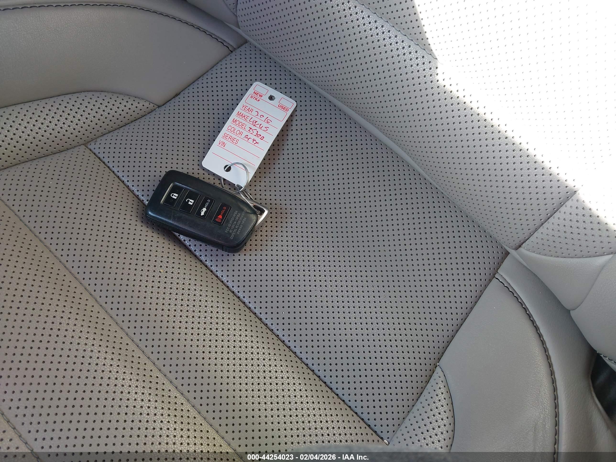 LEXUS IS image 11