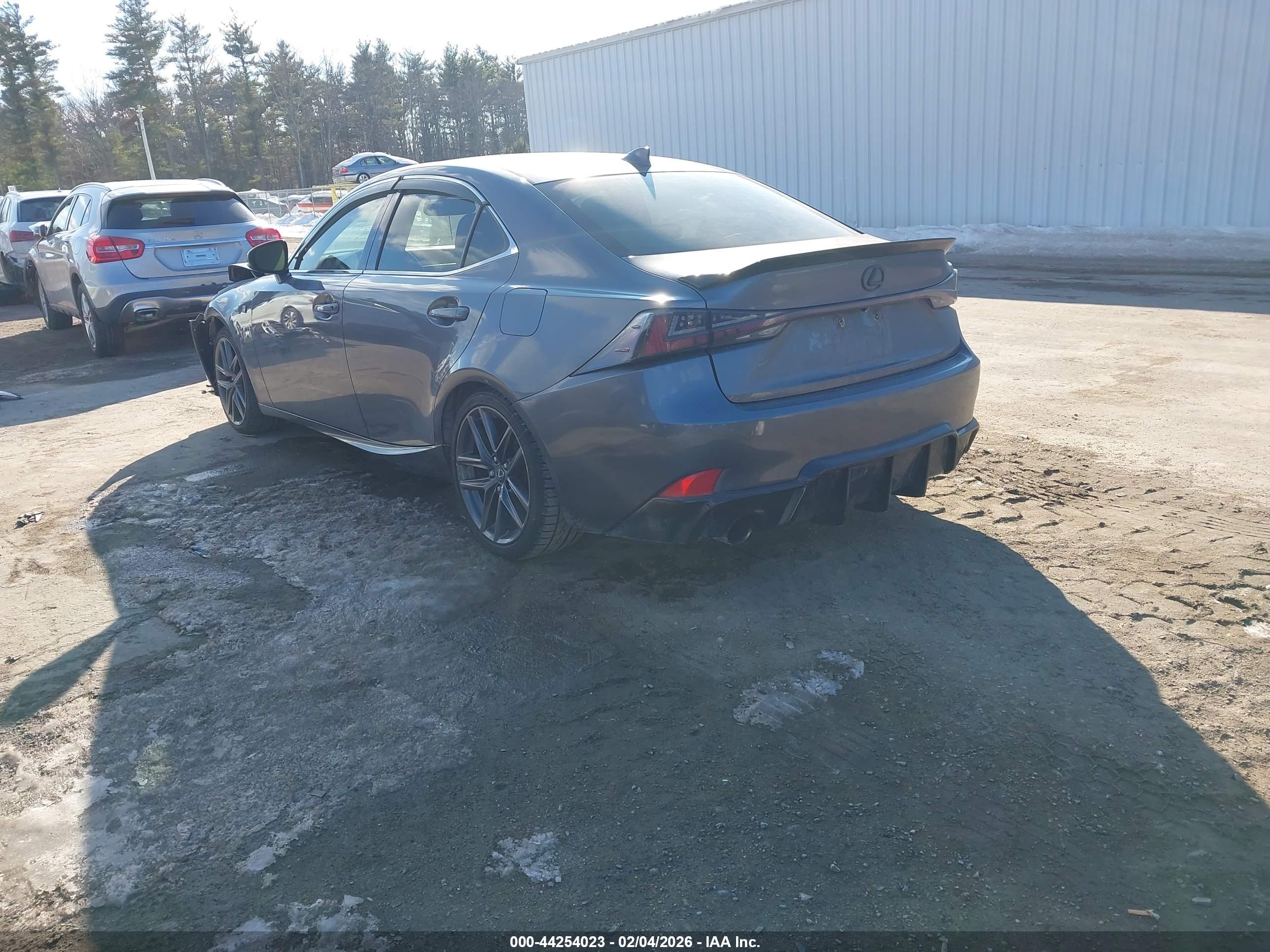 LEXUS IS image 3