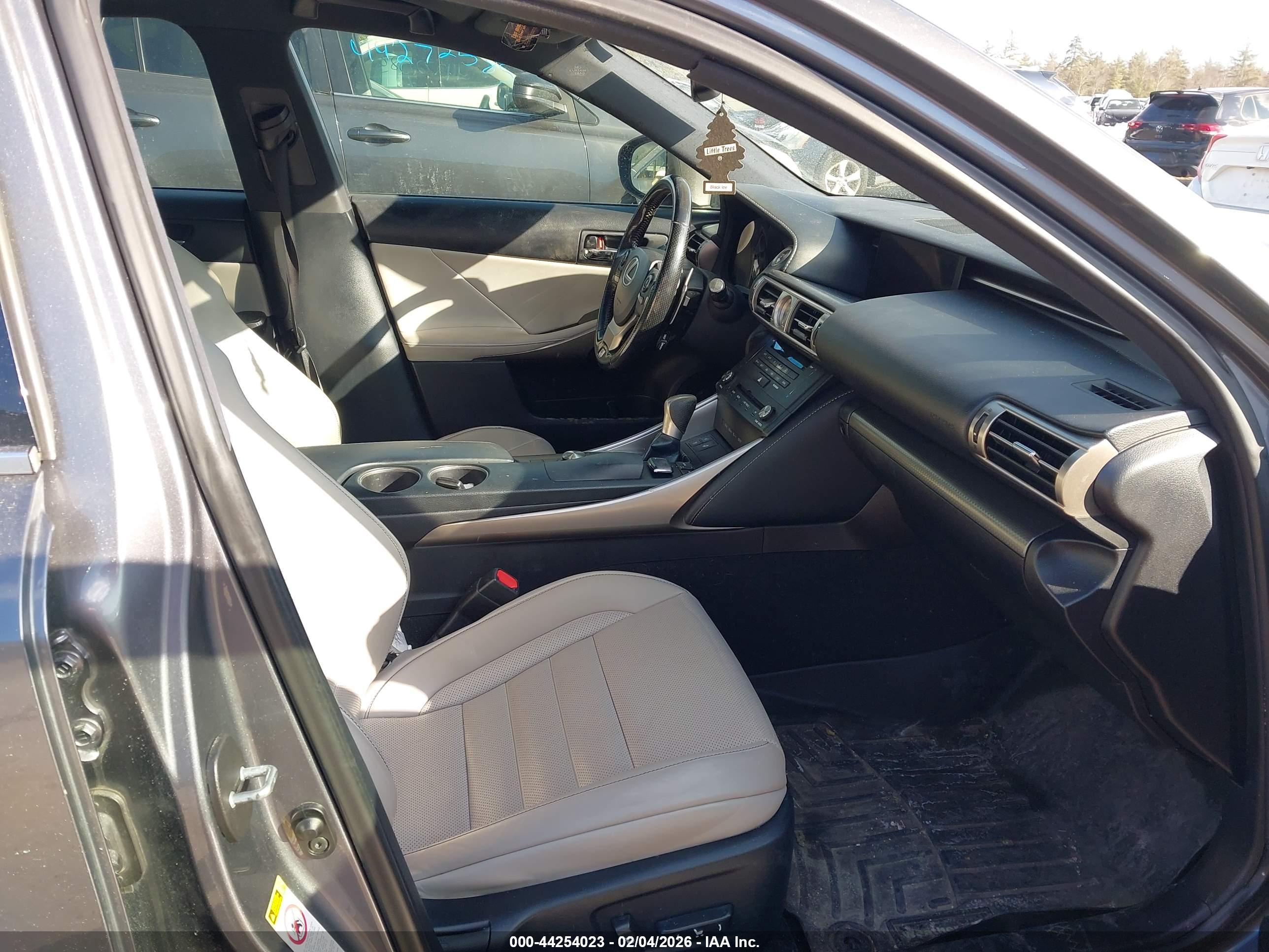 LEXUS IS image 5