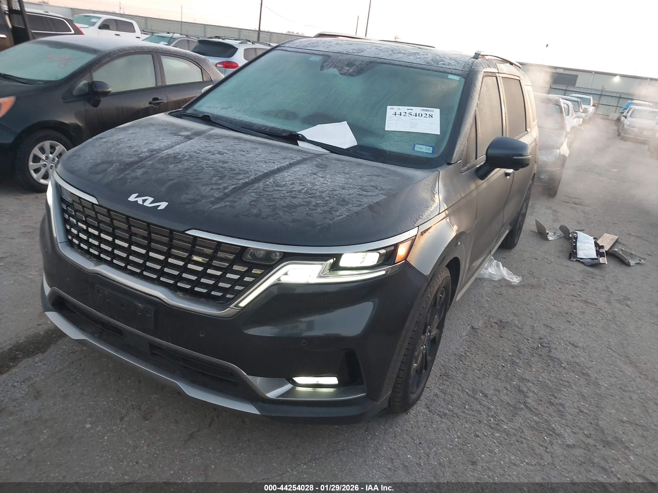 KIA CARNIVAL image 2