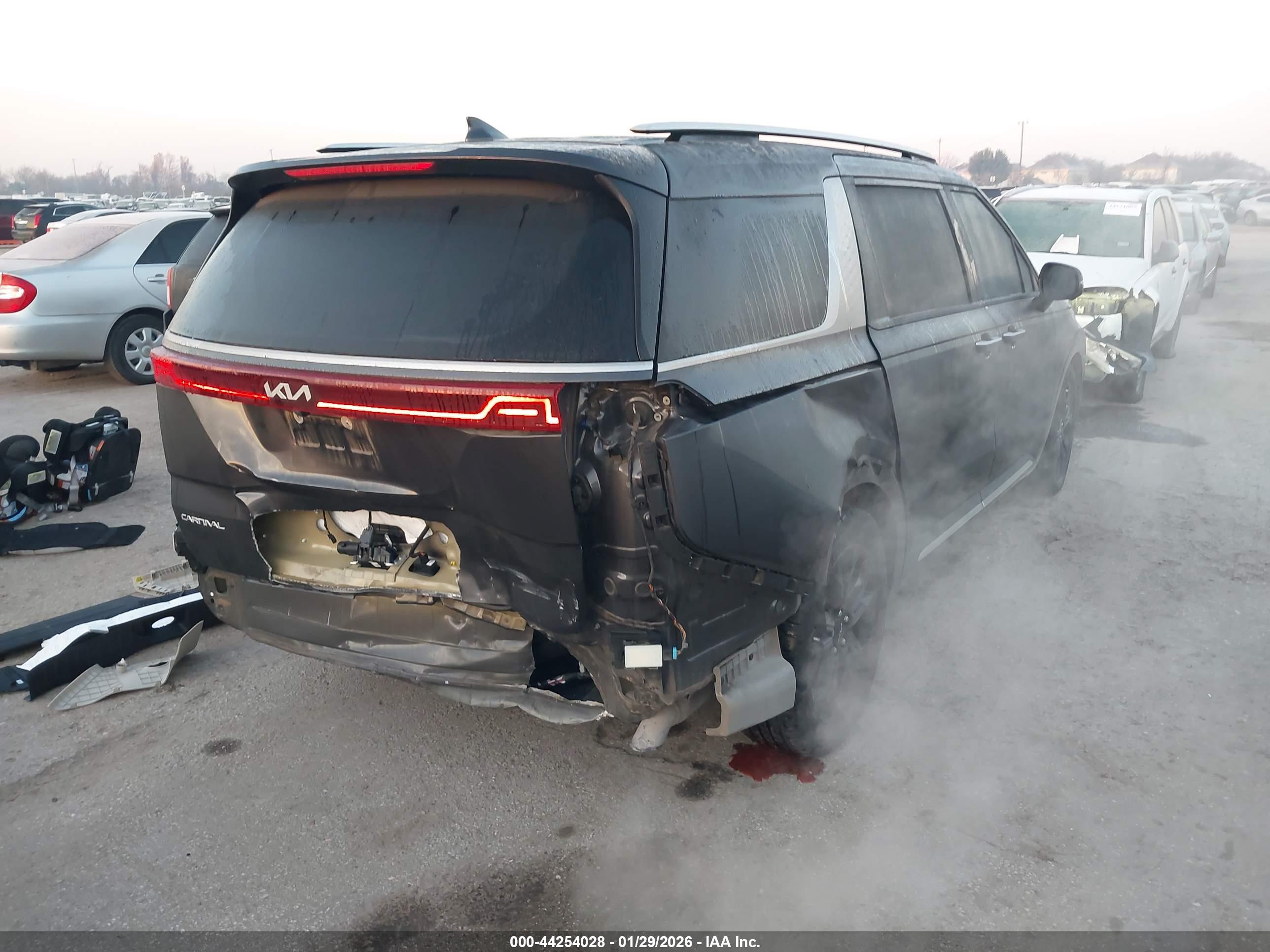 KIA CARNIVAL image 4