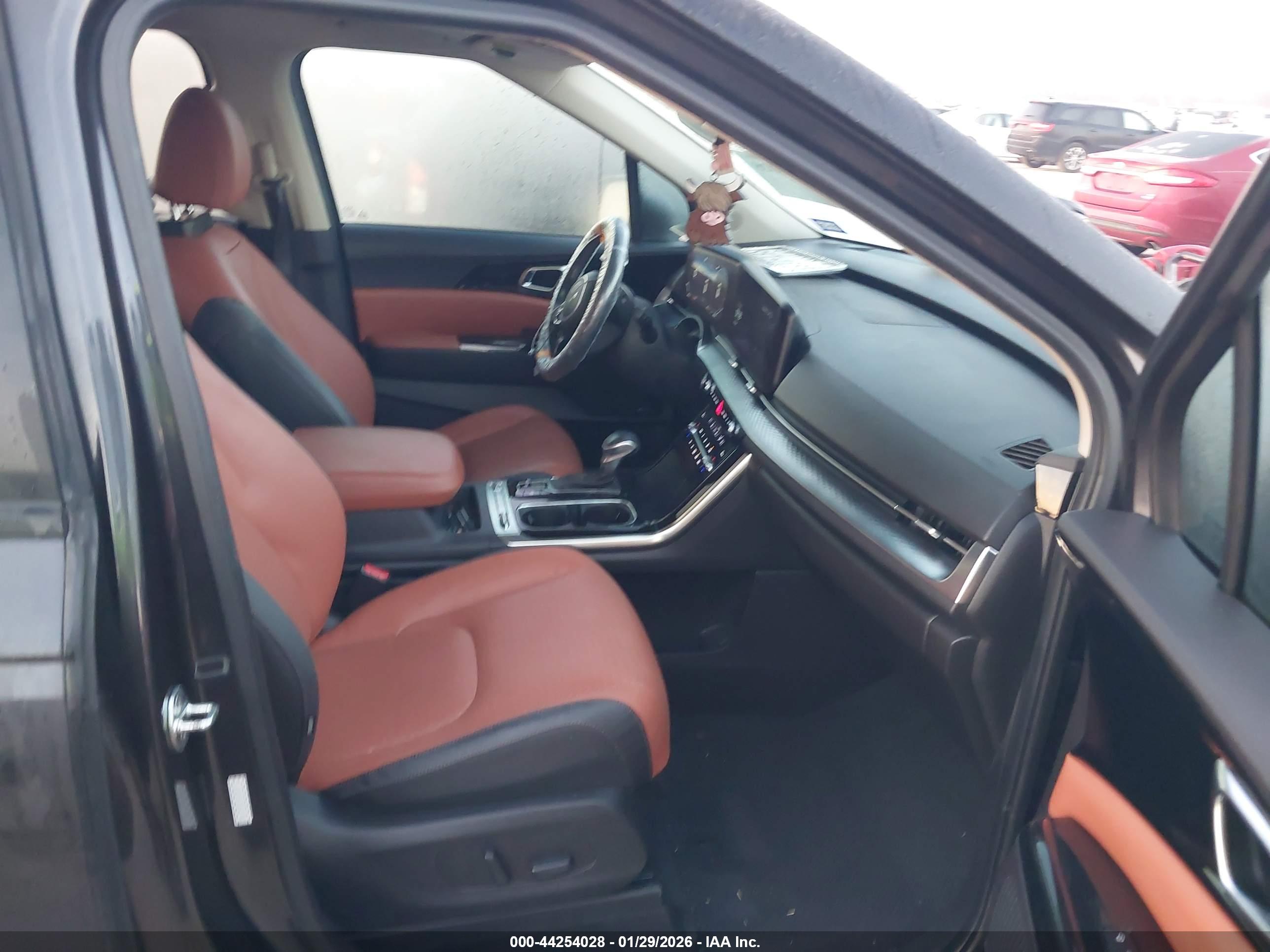 KIA CARNIVAL image 5