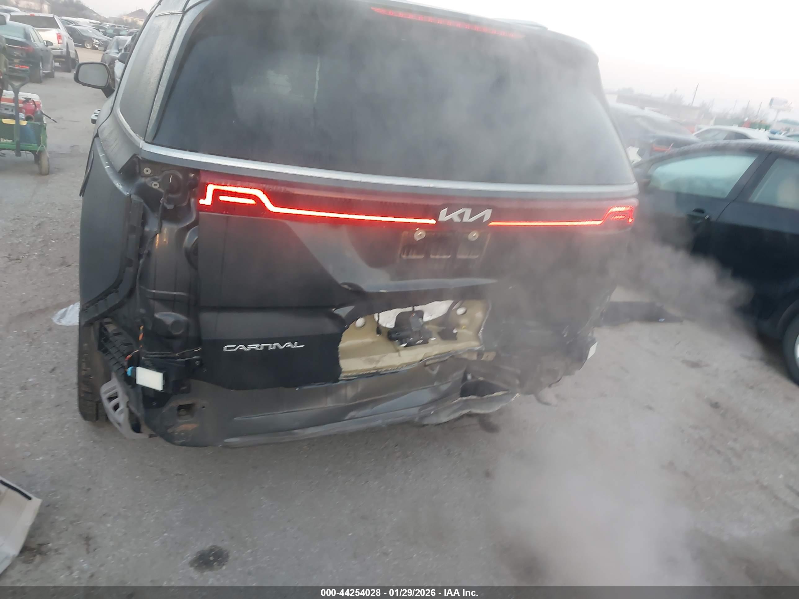 KIA CARNIVAL image 6