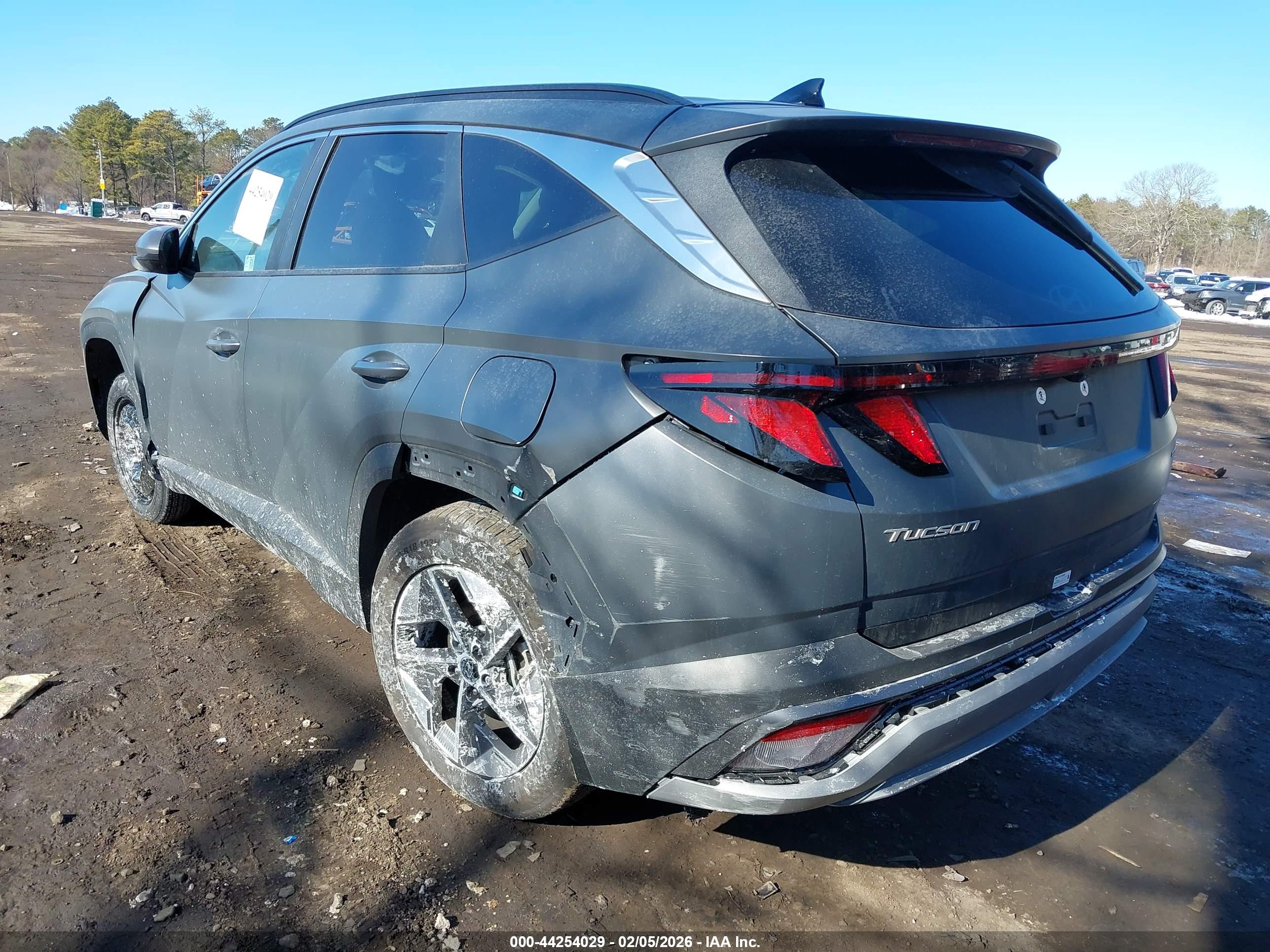 HYUNDAI TUCSON image 3